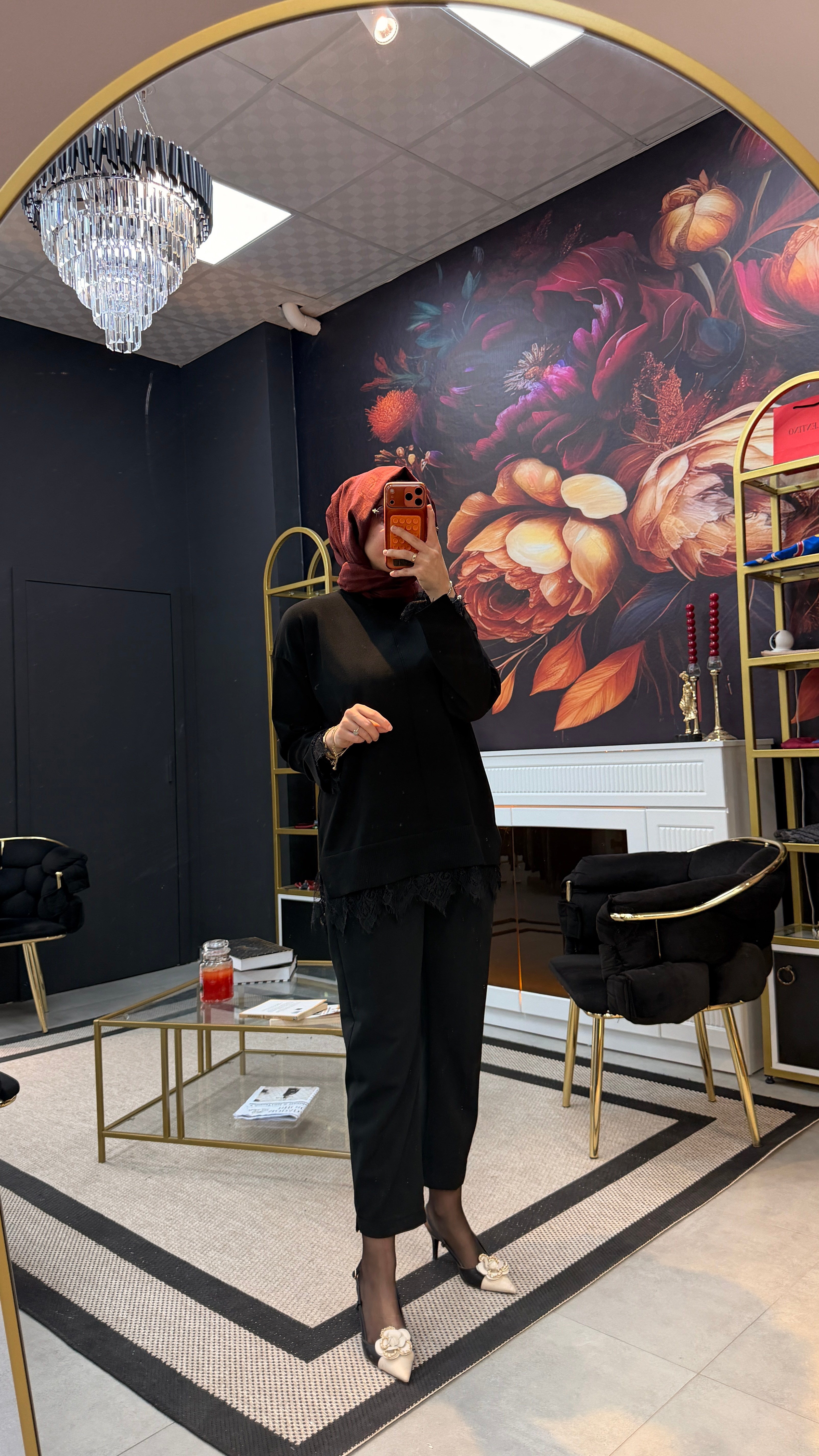 Siyah Güpür Detaylı İnce Triko Kazak