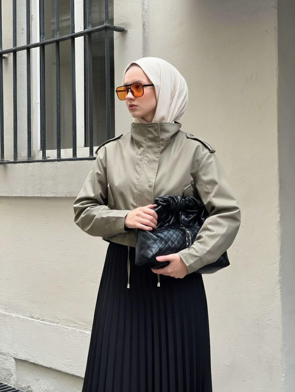 Dik Yaka Kısa Kadın Trençkot