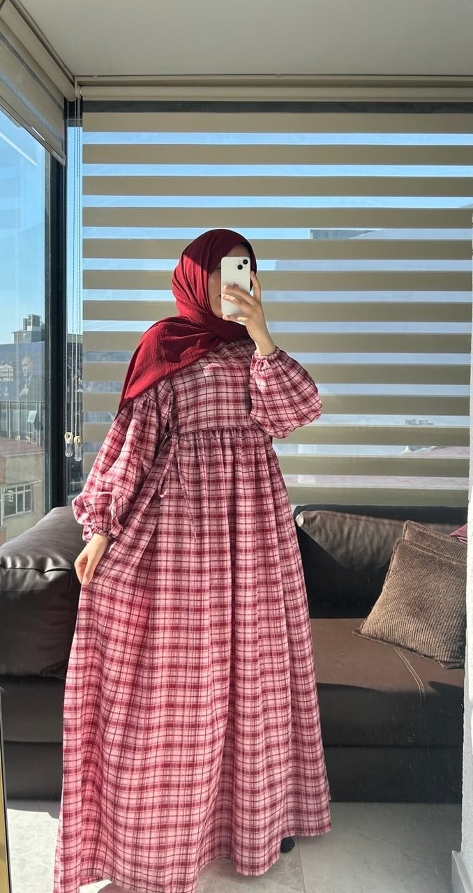 Yandan Bağlamalı Ekose Balon Kol Tesettür Elbise