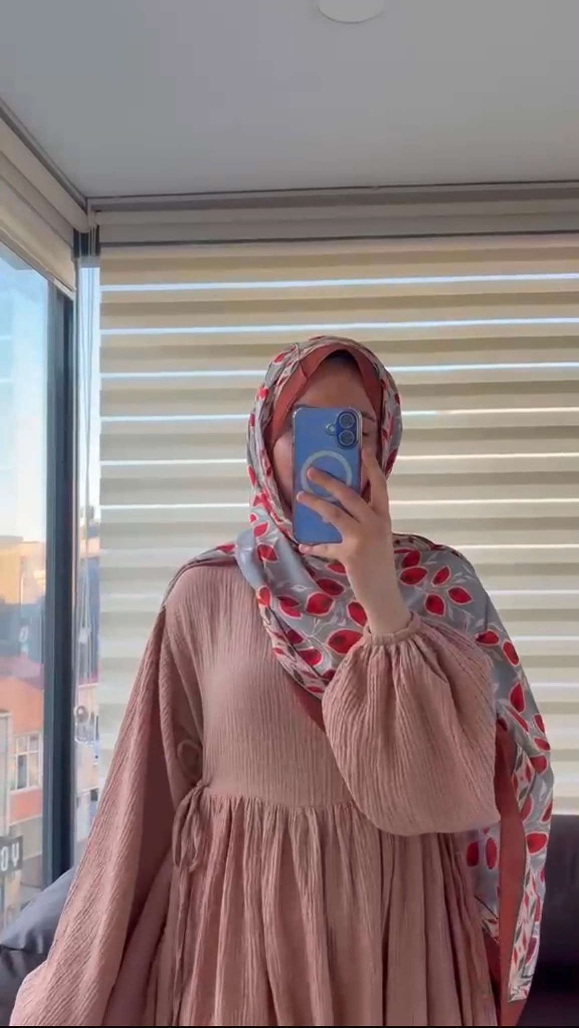 Yandan Bağlamalı Müslin Sütlü Kahve Tesettür Elbise