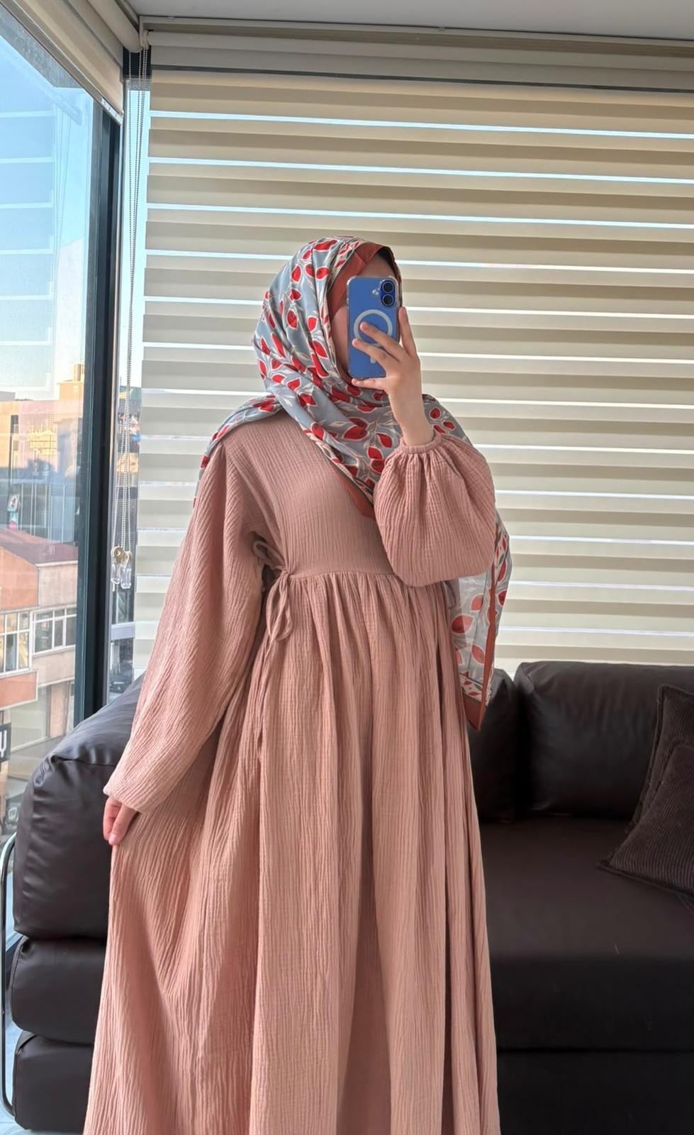 Yandan Bağlamalı Müslin Sütlü Kahve Tesettür Elbise