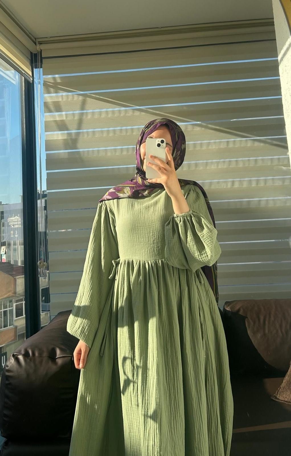 Yandan Bağlamalı Müslin Yeşil Tesettür Elbise