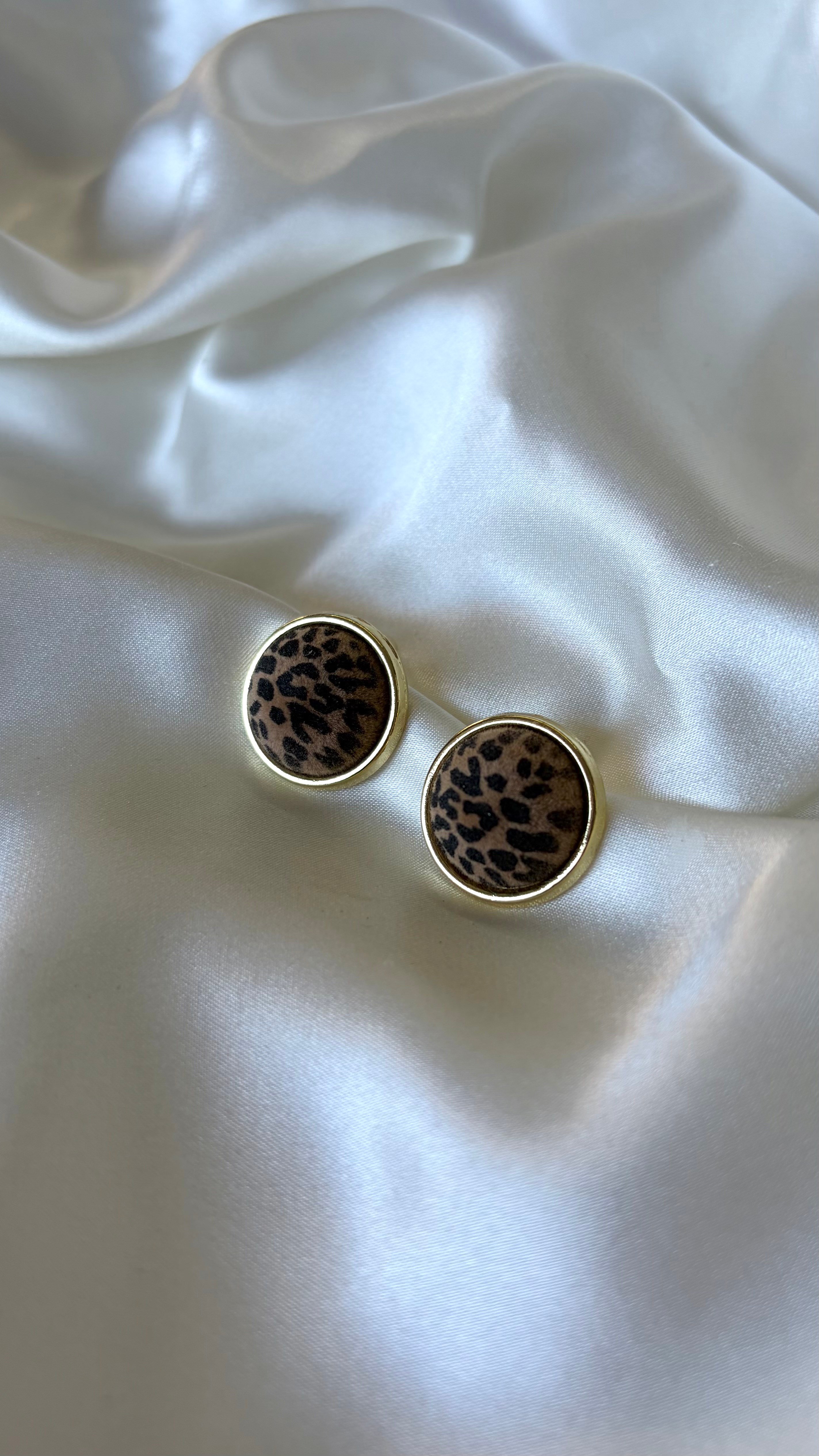 Kadın Gold Detaylı Leopar Desen Yuvarlak Küpe