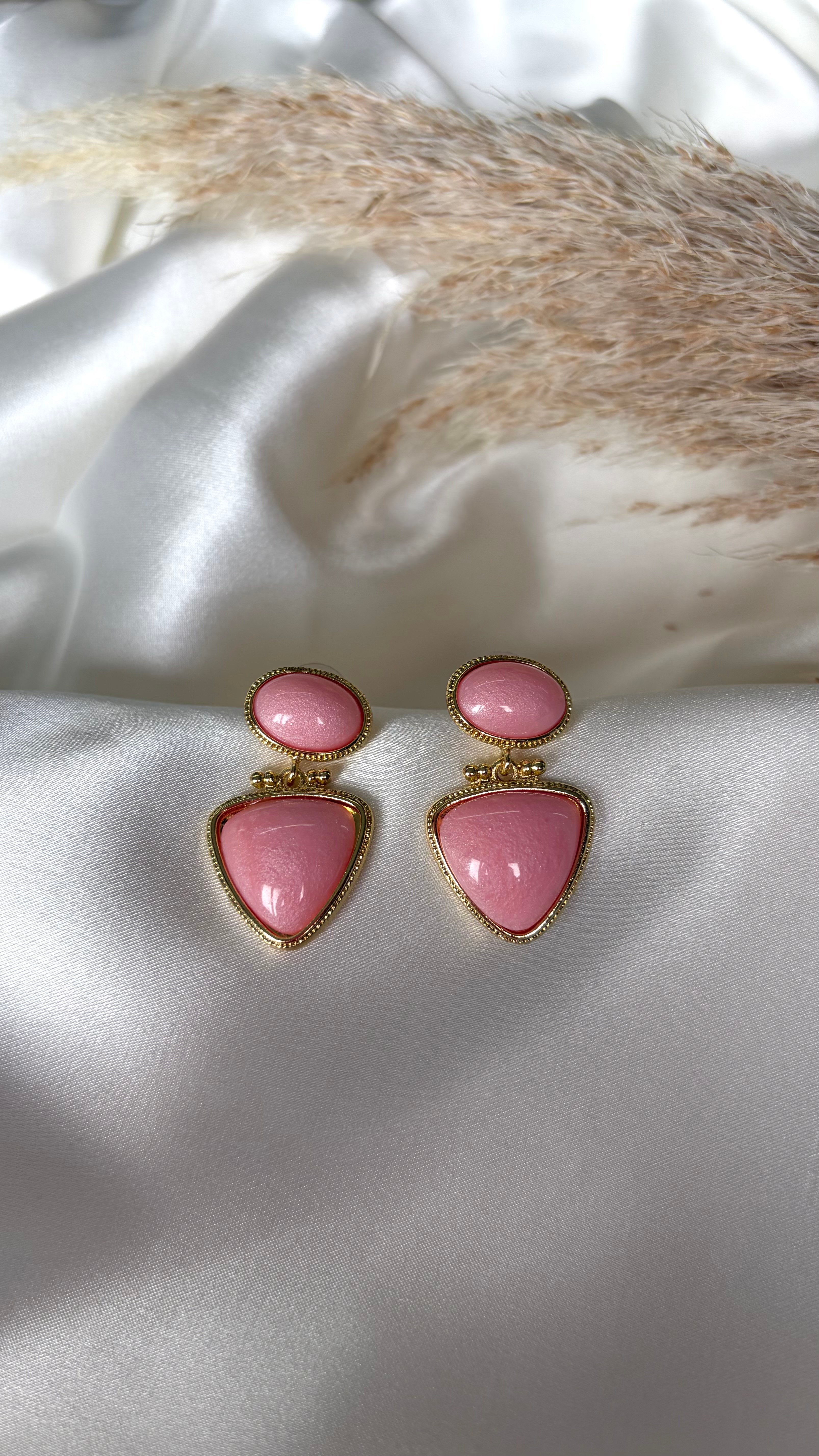 Kadın Gold Detaylı Pembe Renk Modern Sallantılı Küpe