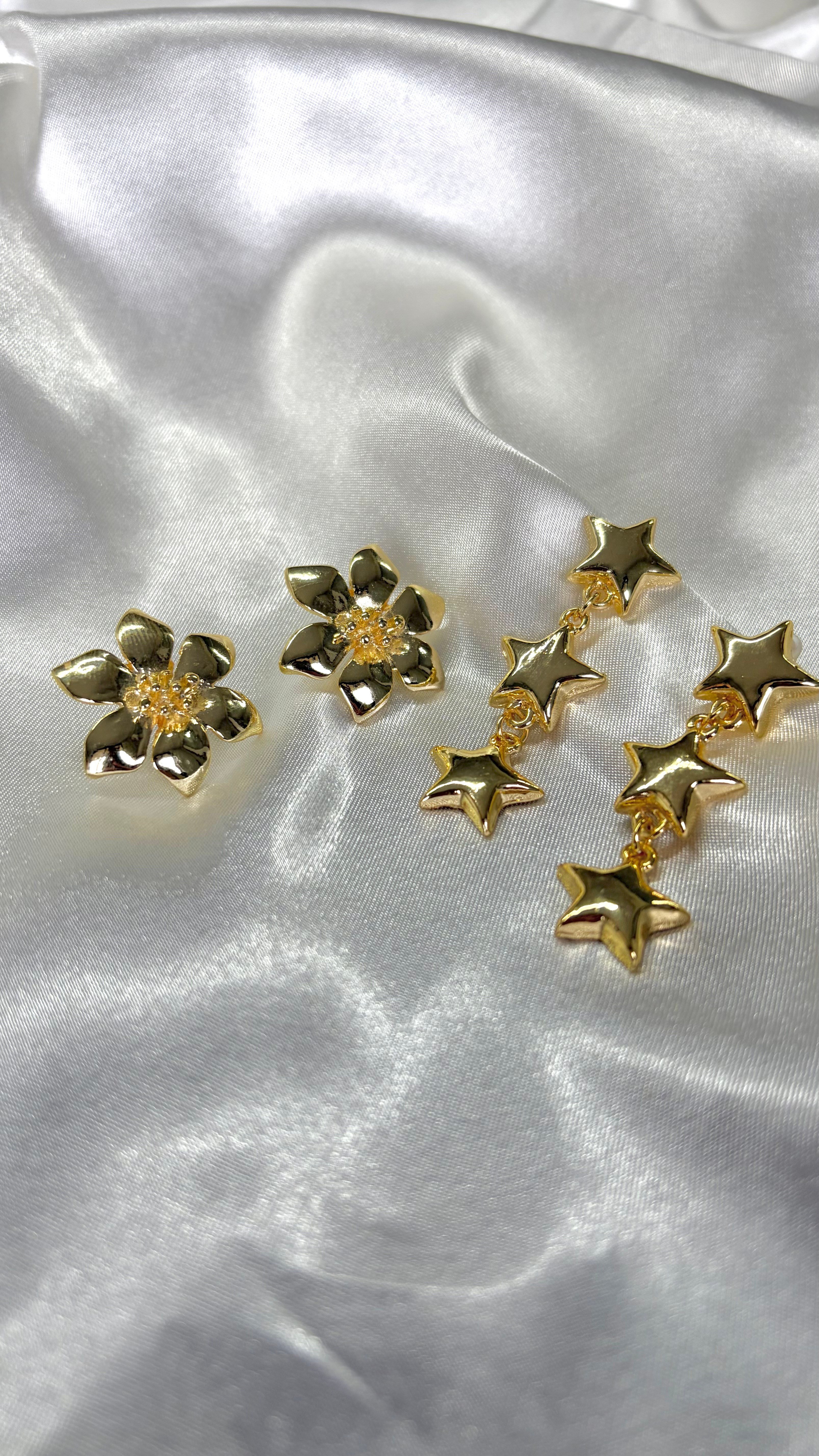 Kadın Gold Renk 2'li Çiçek Küpe ve Sallantılı Yıldız Küpe Seti
