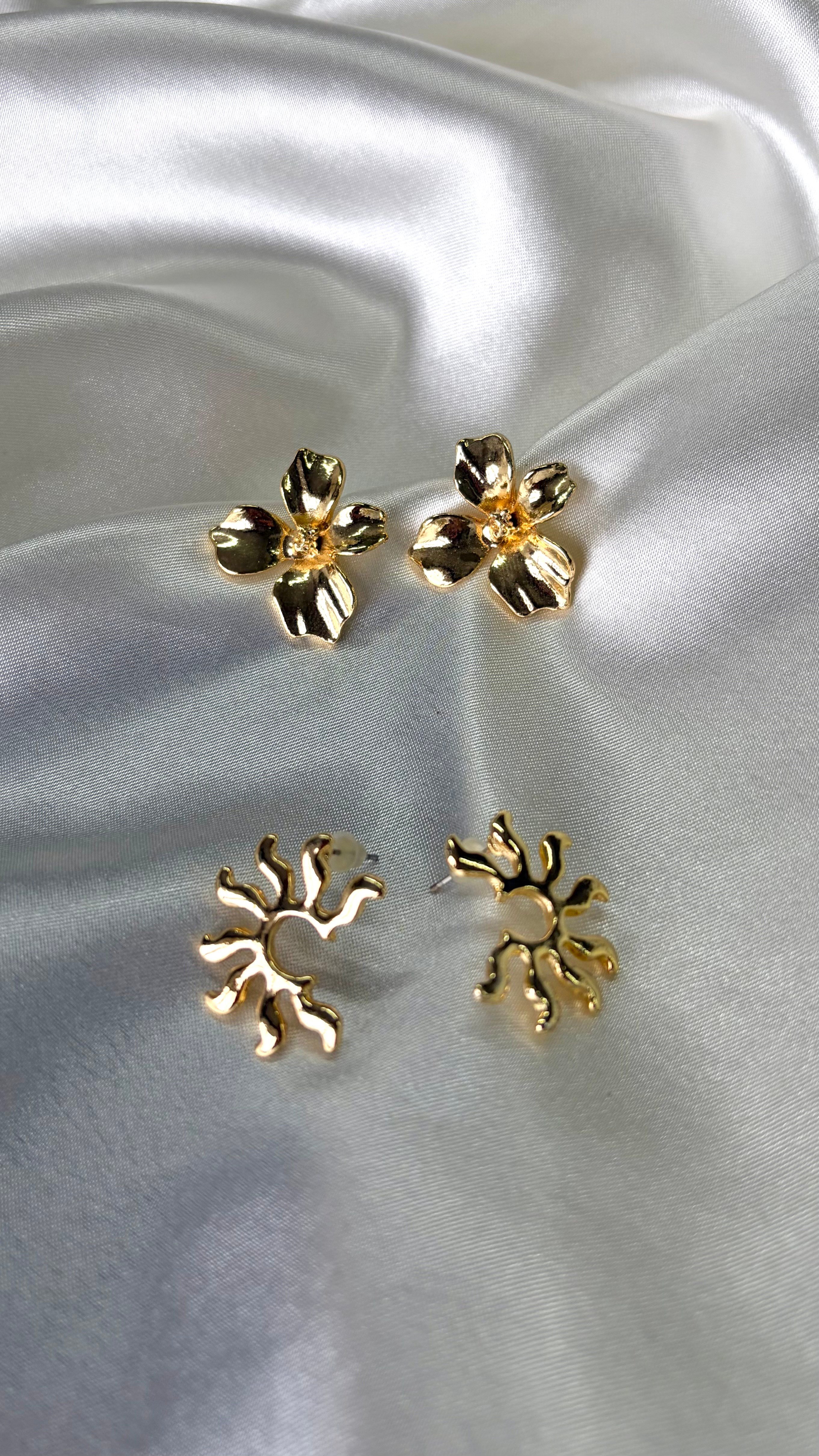 Kadın Gold Renk 2'li Çiçekli ve Güneş Model Küpe Seti