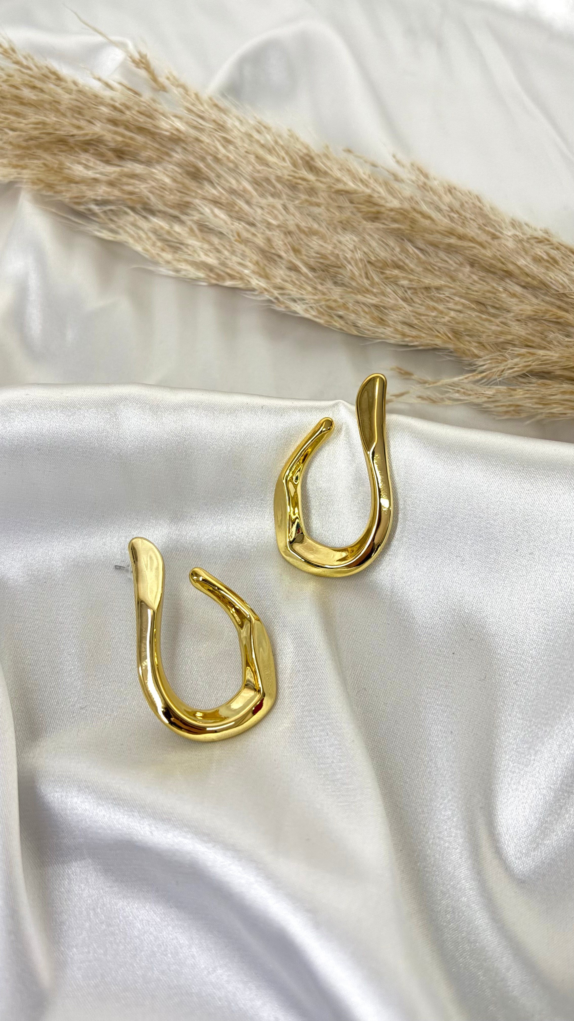 Kadın Gold Renk Akış Form Küpe