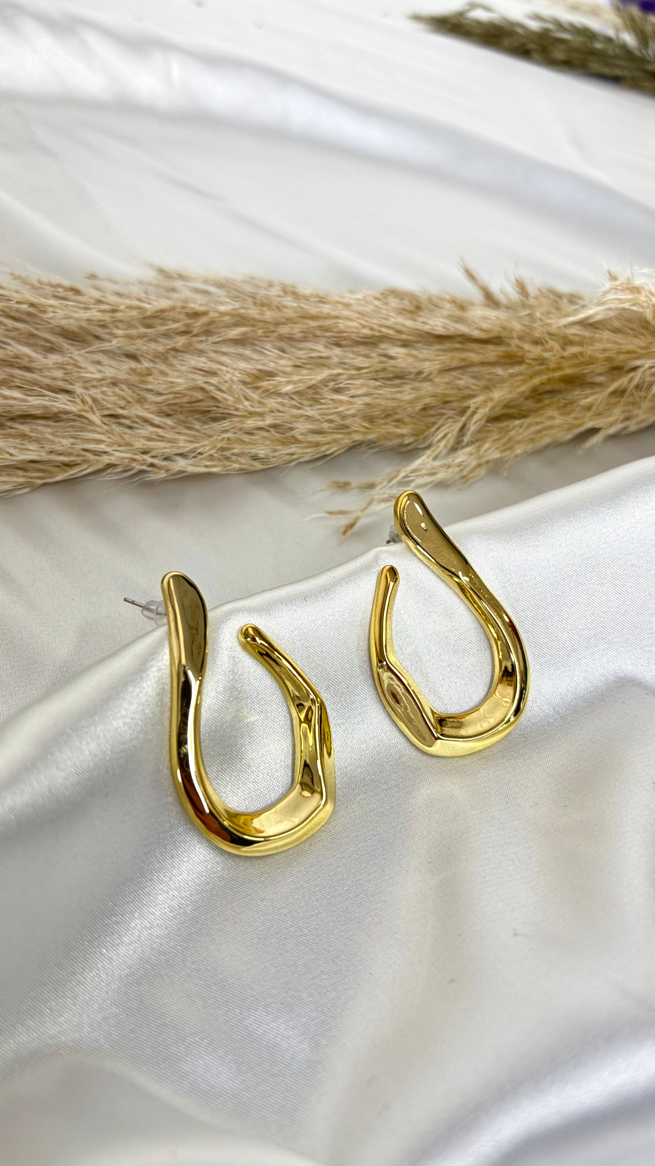 Kadın Gold Renk Akış Form Küpe