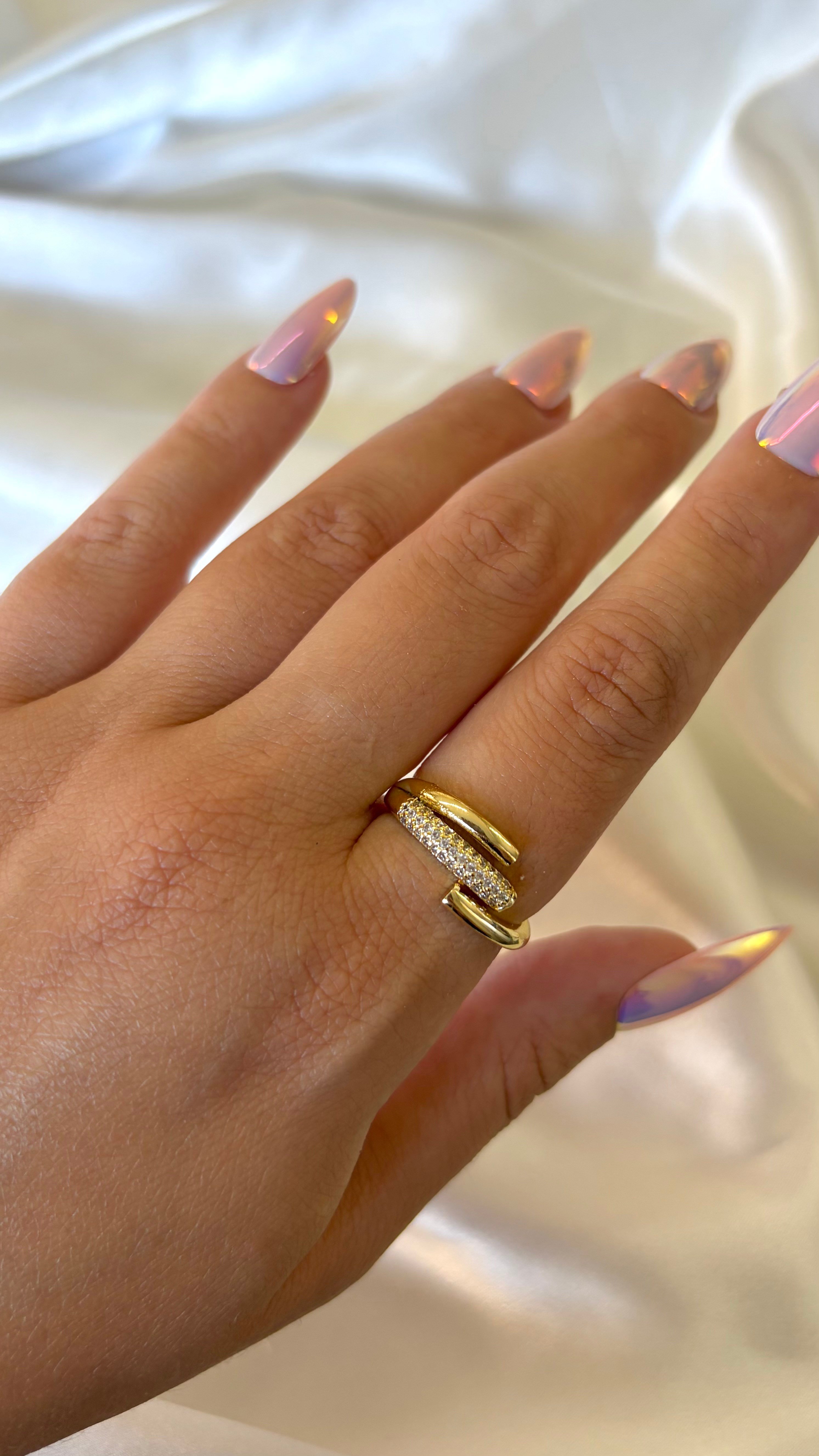 Kadın Gold Renk Ayarlanabilir Taşlı Şerit Yüzük 
