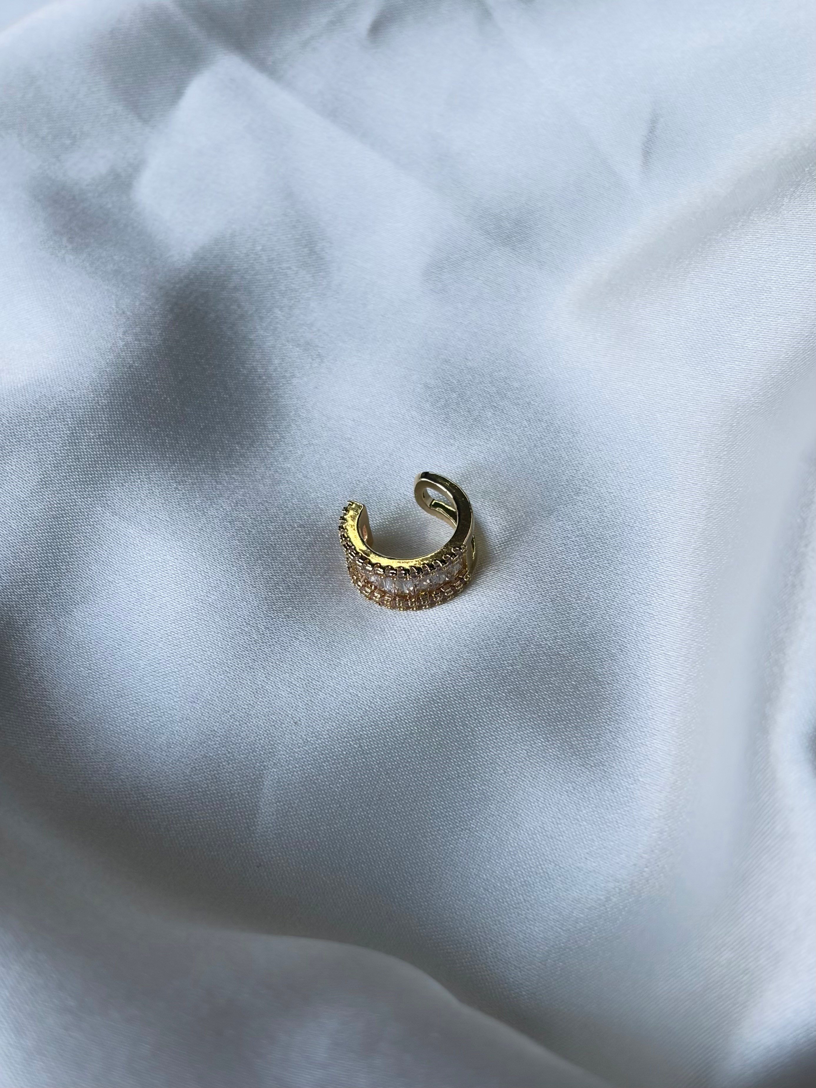Kadın Gold Renk Baget Taşlı Kıkırdak Küpe