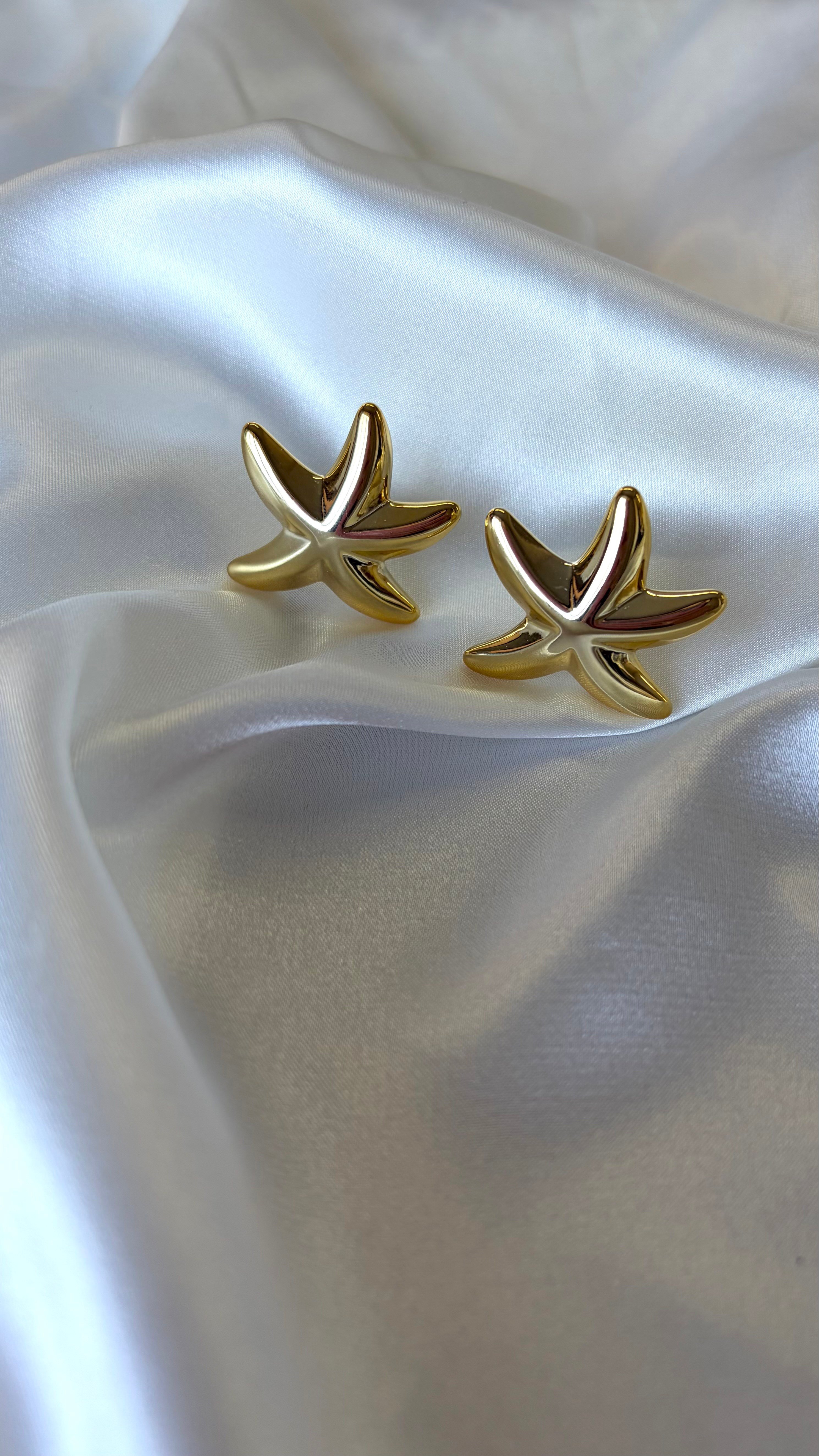 Kadın Gold Renk Bombeli Deniz Yıldızı Küpe