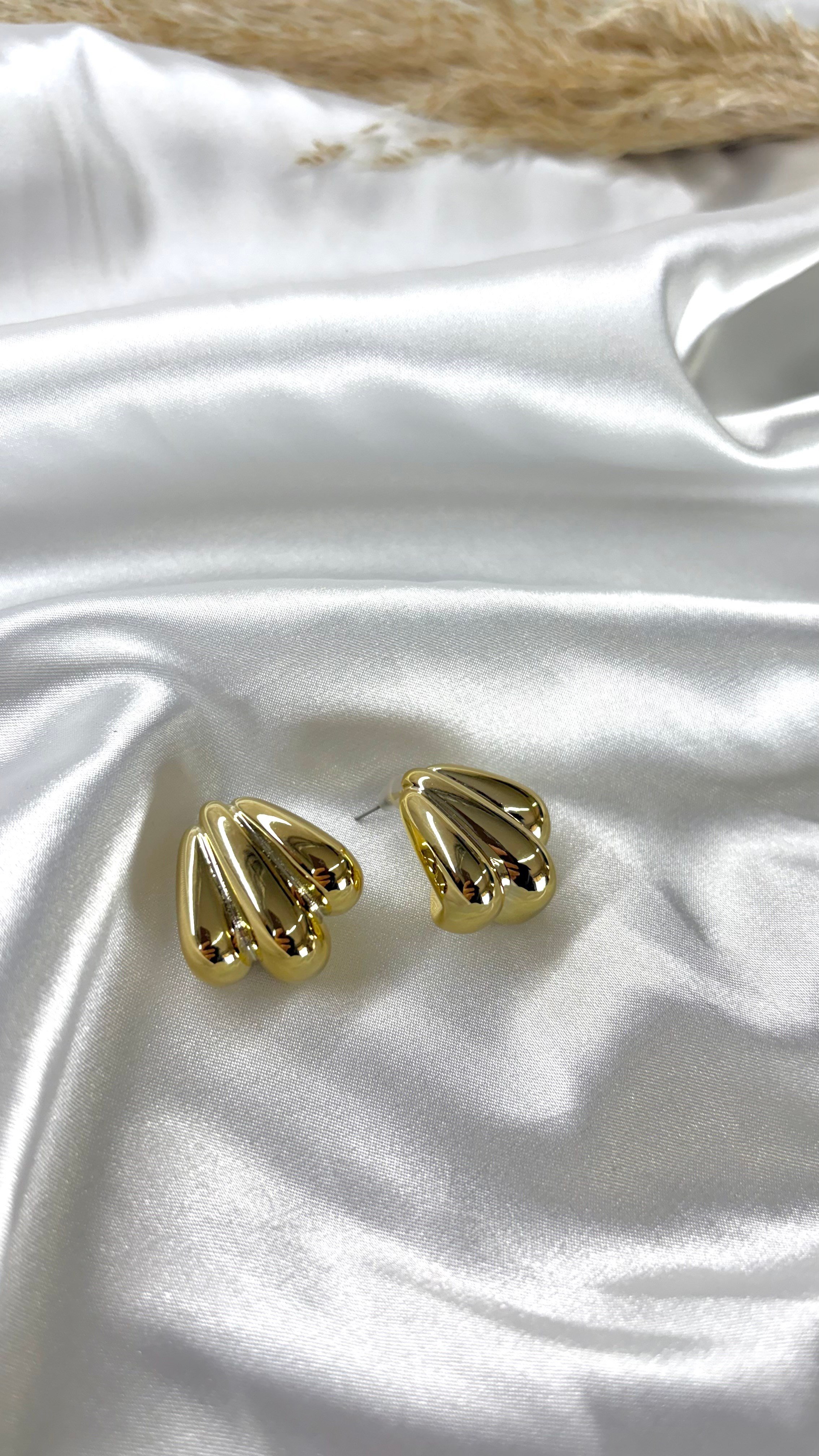 Kadın Gold Renk Damla Model Küpe