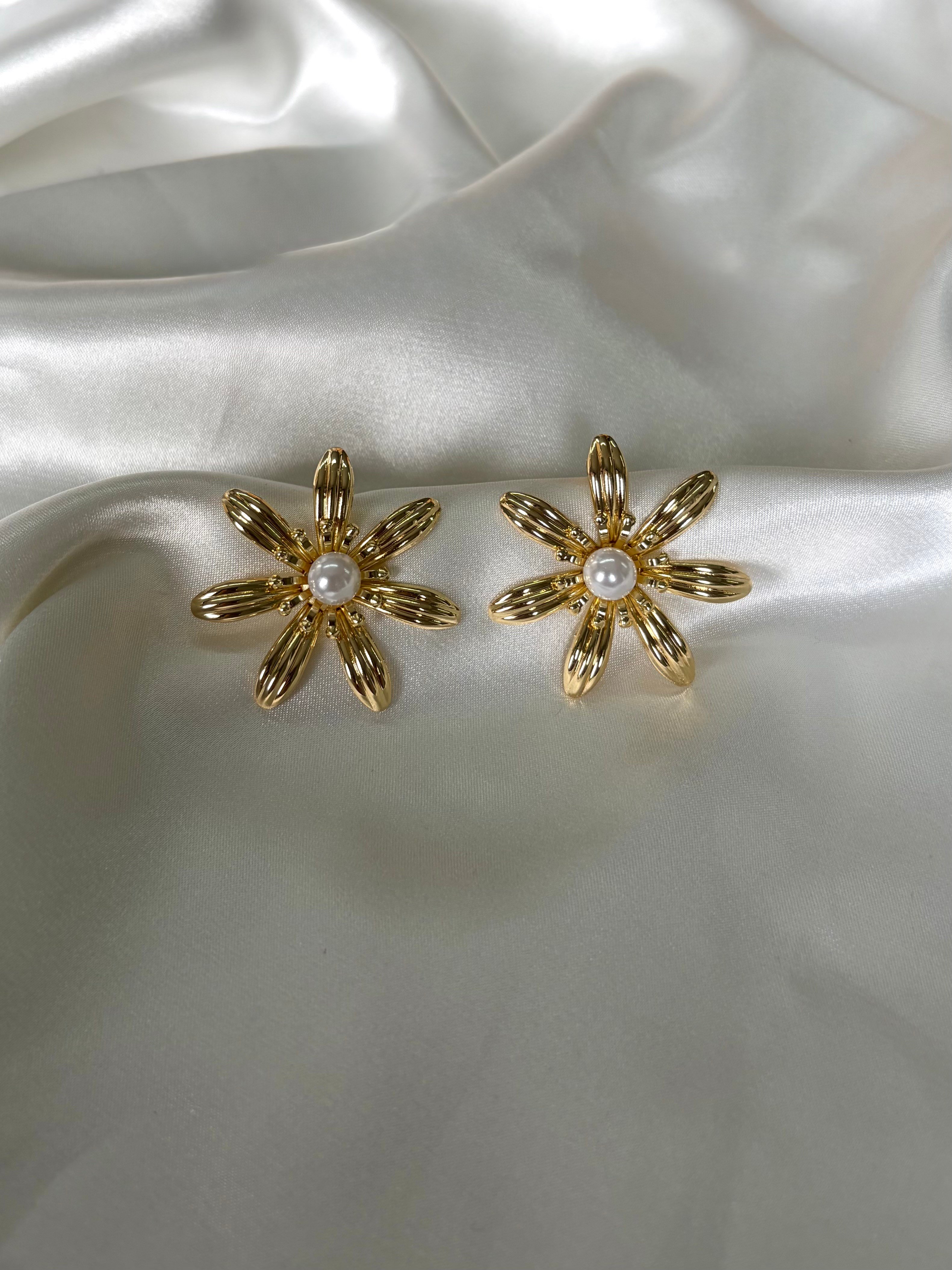 Kadın Gold Renk İncili Modern Çelik Çiçek Küpe
