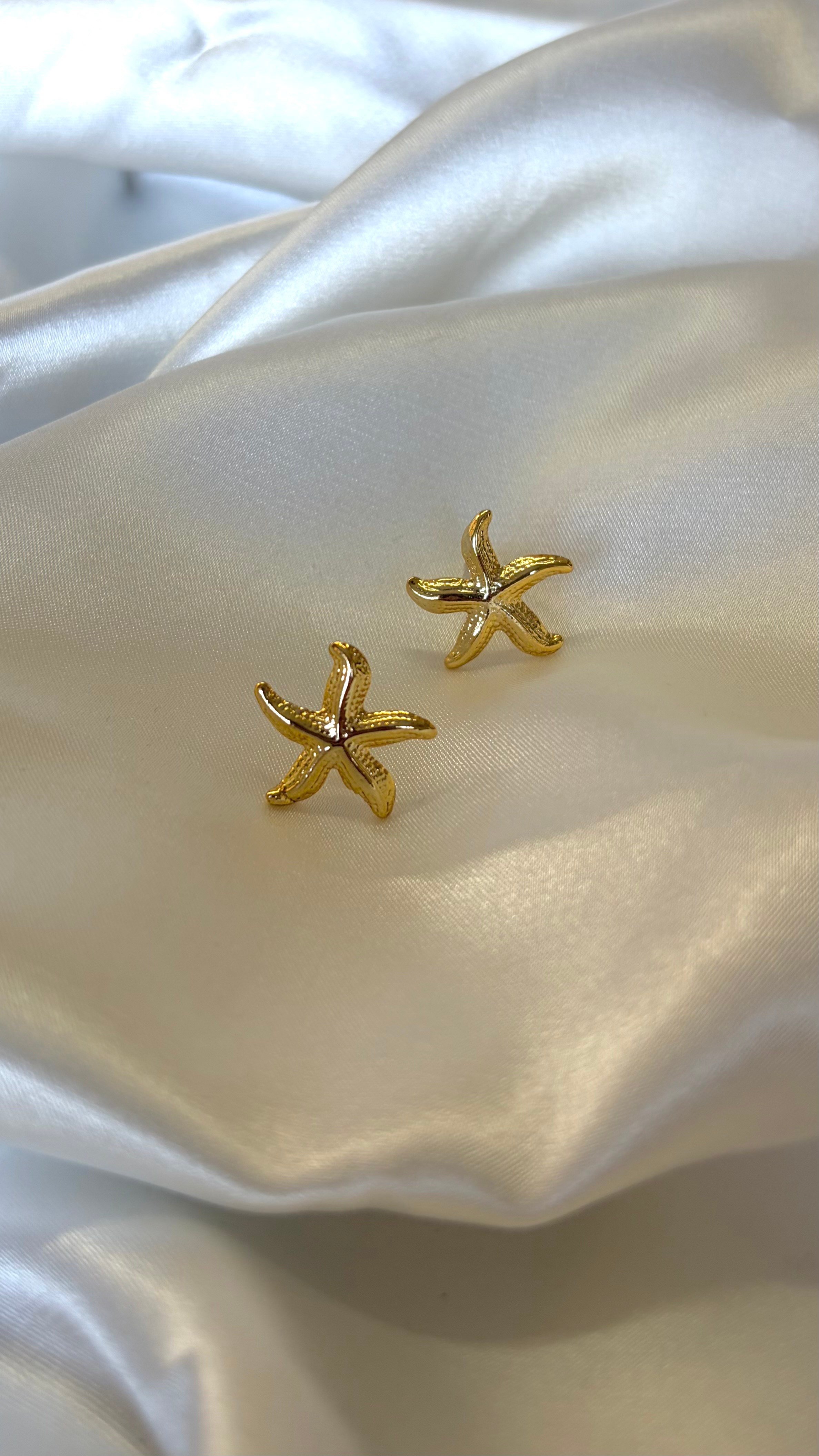 Kadın Gold Renk Minik Deniz Yıldızı Küpe