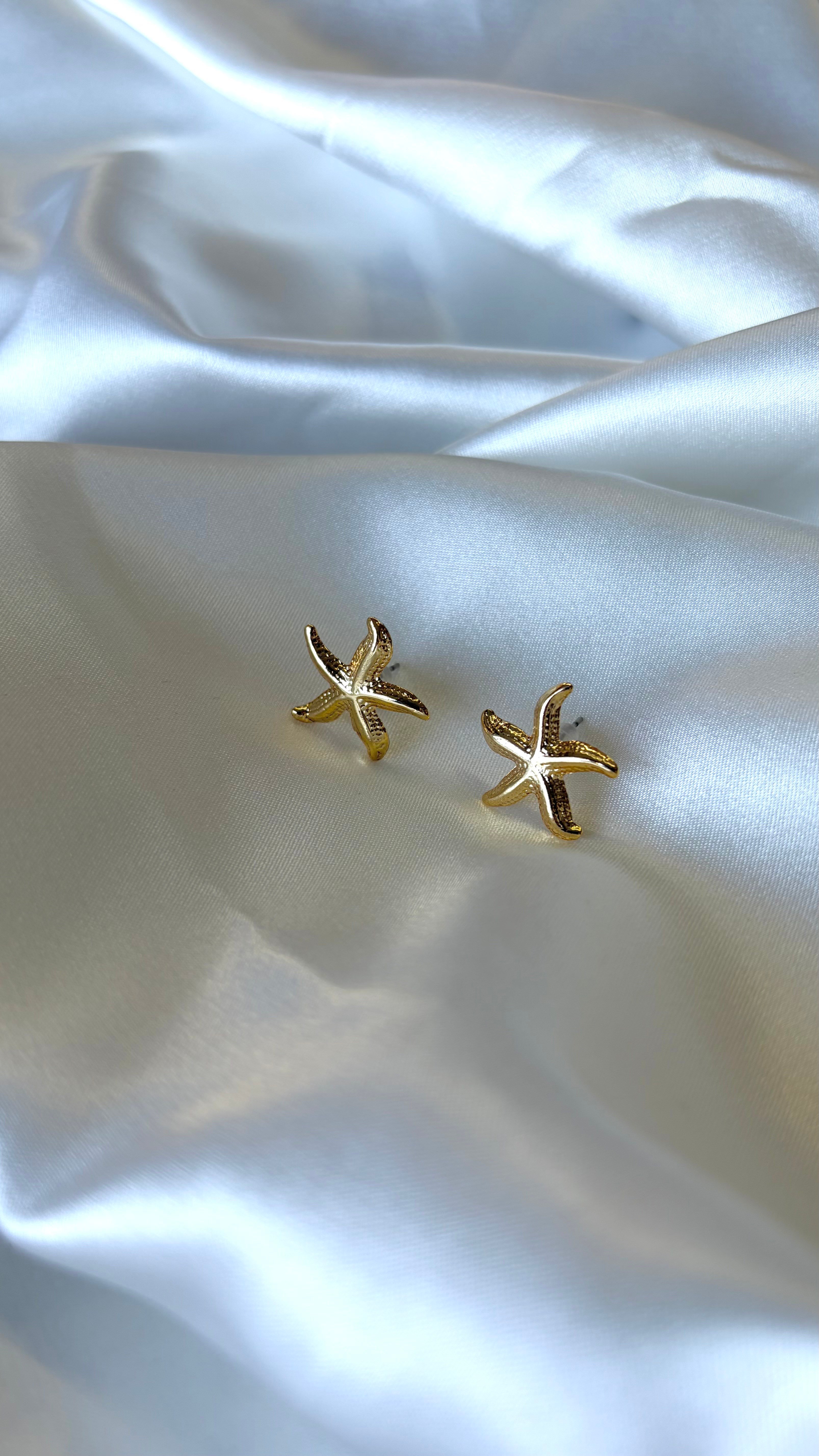 Kadın Gold Renk Minik Deniz Yıldızı Küpe