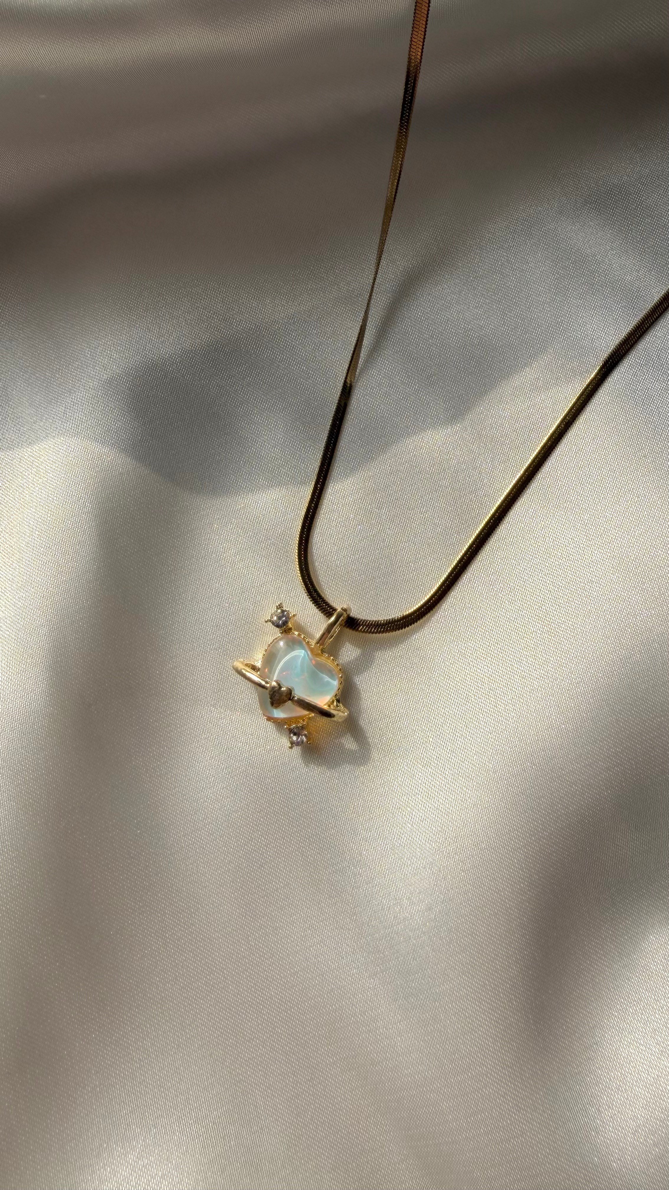 Kadın Gold Renk Romantik Işıltılı Kalp Çelik Kolye