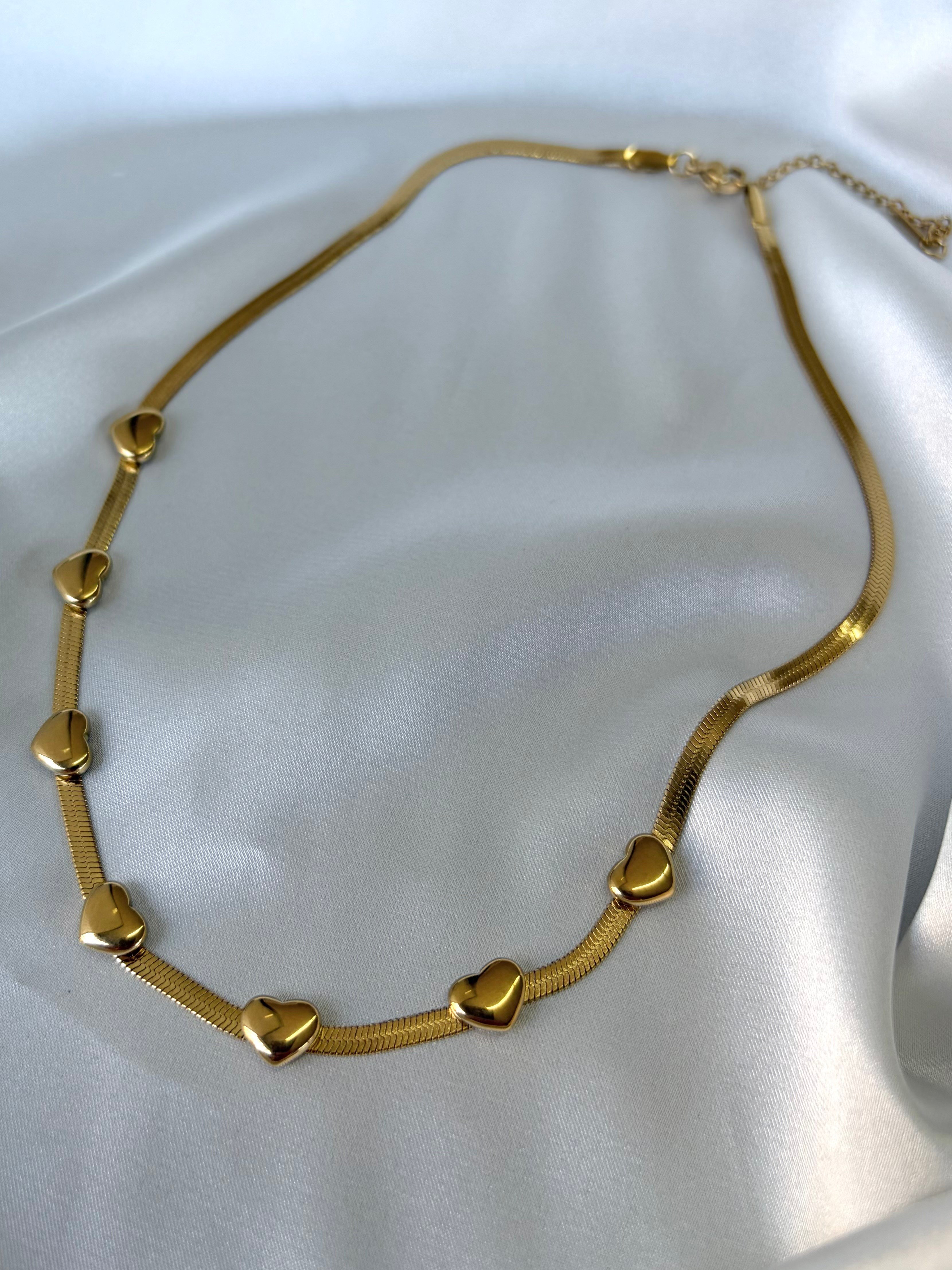 Kadın Gold Renk Sıralı Kalpli Çelik Kolye