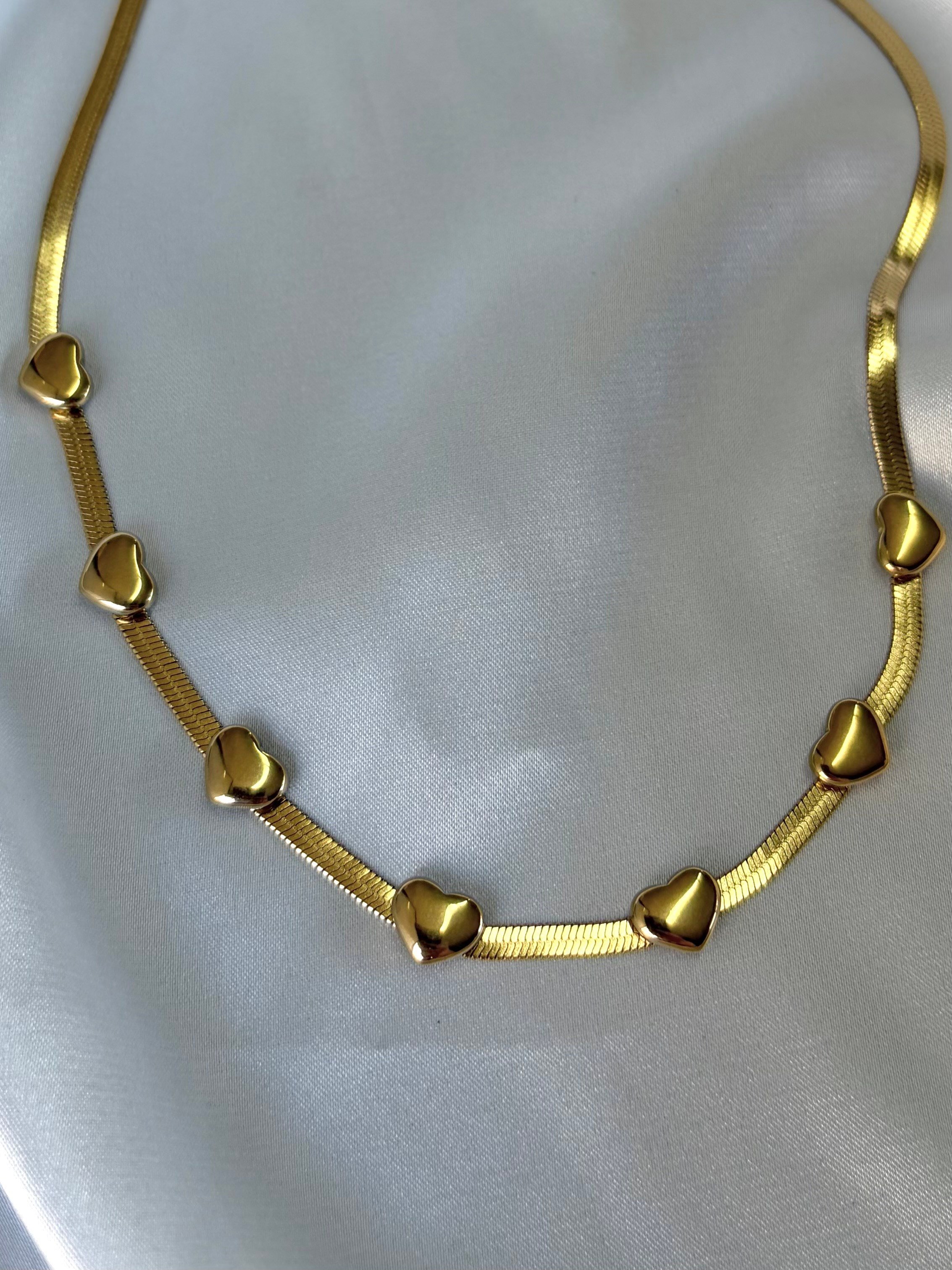 Kadın Gold Renk Sıralı Kalpli Çelik Kolye