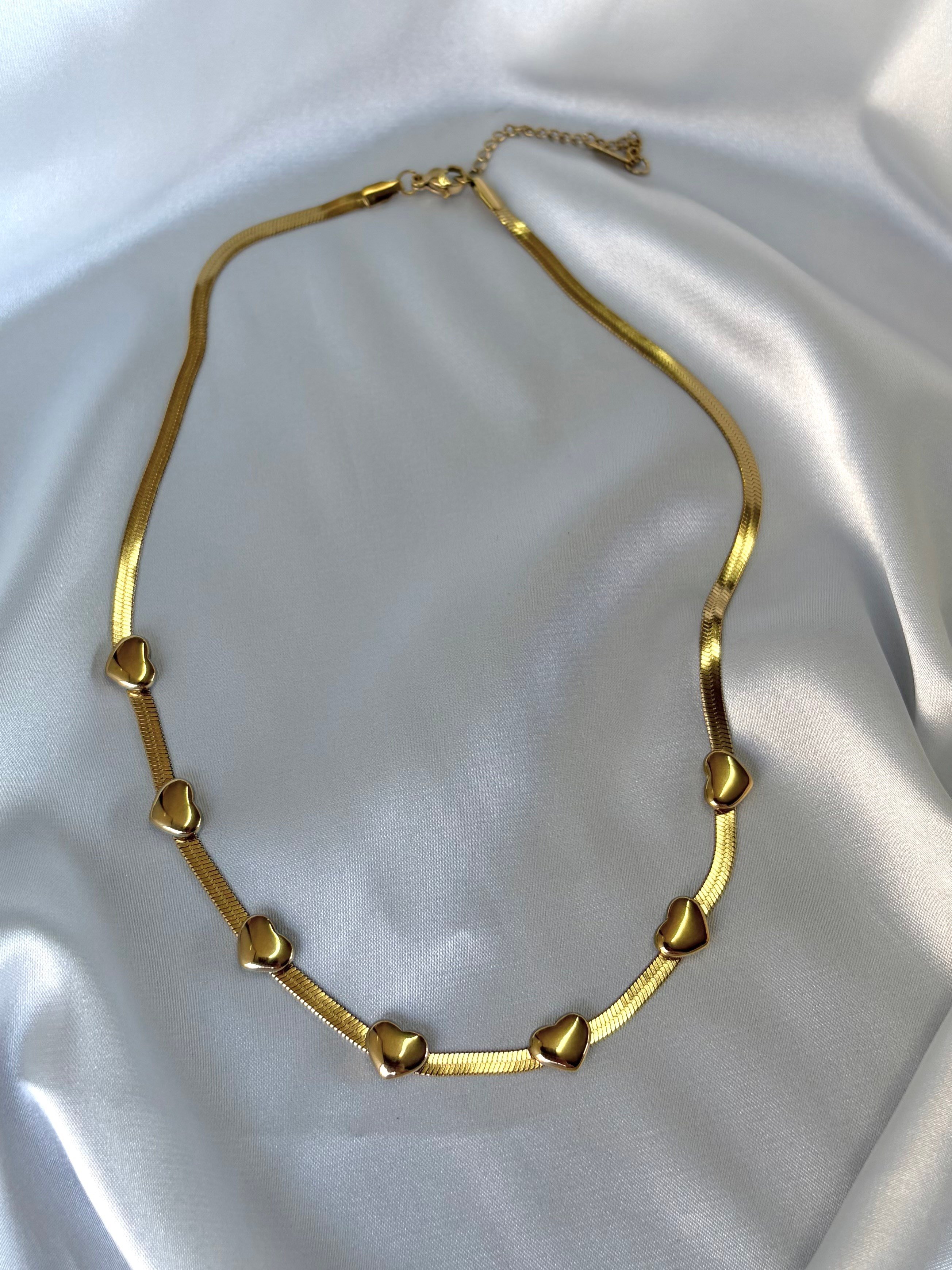 Kadın Gold Renk Sıralı Kalpli Çelik Kolye