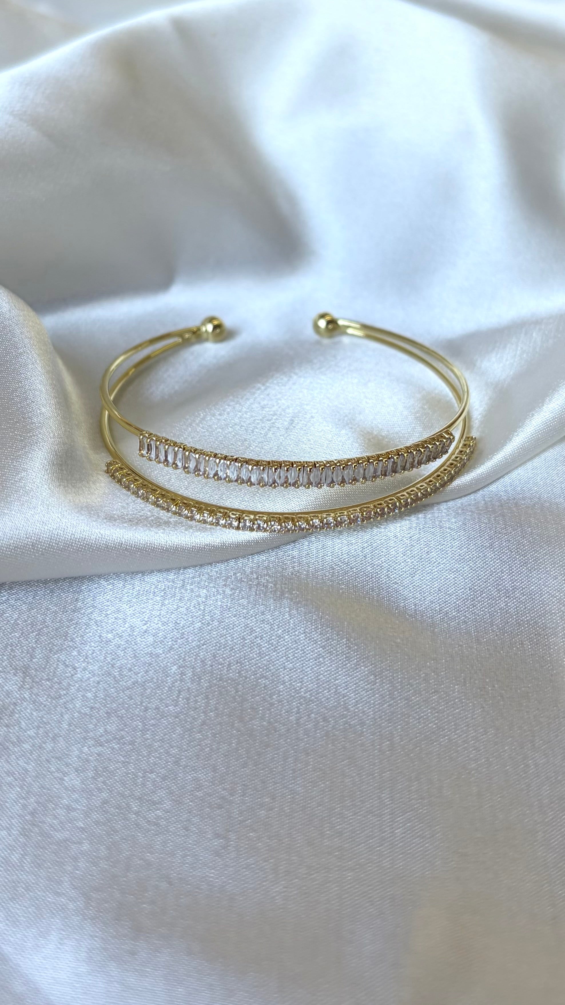 Kadın Gold Renk Sıralı ve Baget Taşlı İkili Görünümlü Bileklik