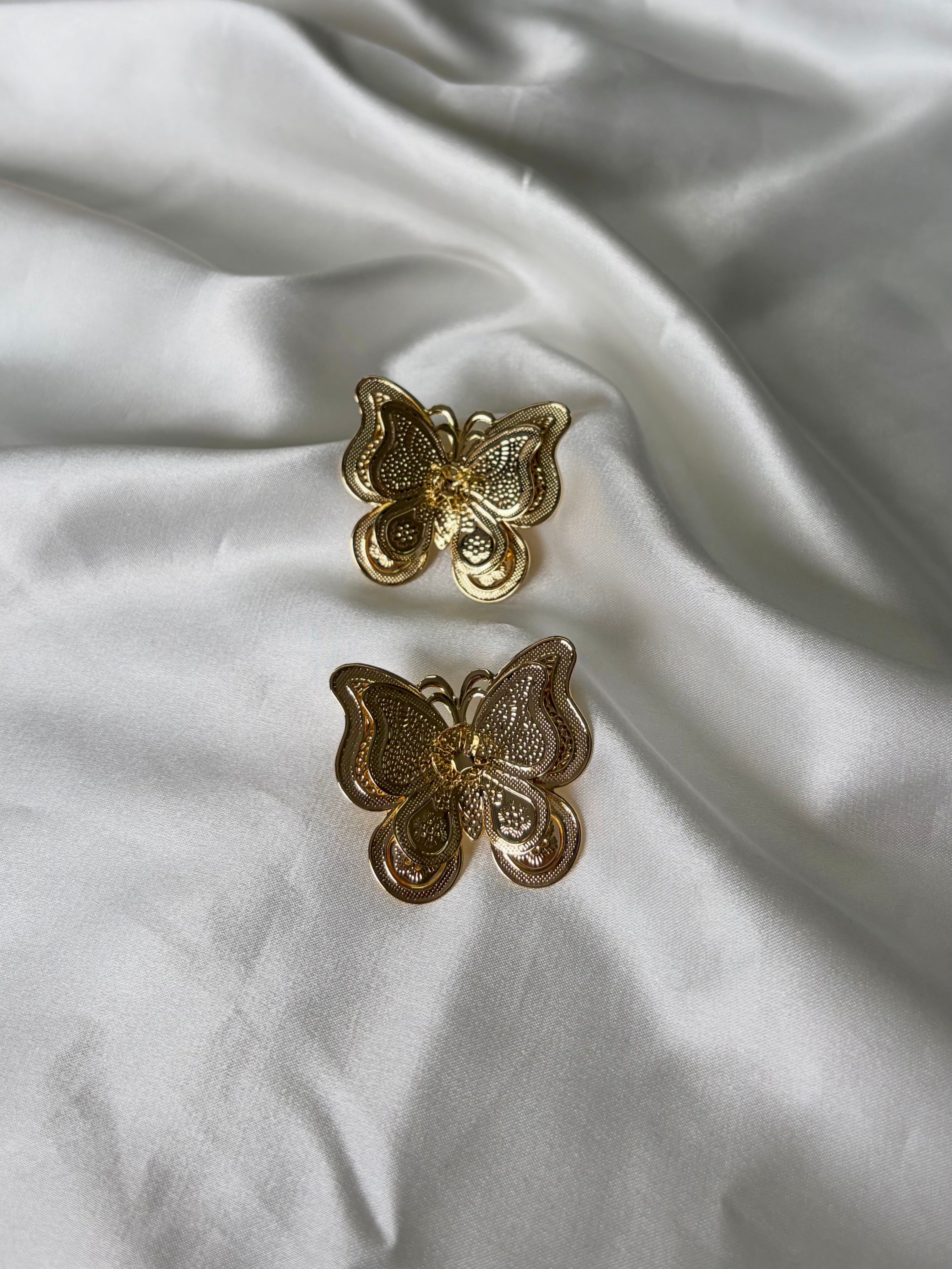 Kadın Gold Renk Tasarım Kelebek Model Küpe