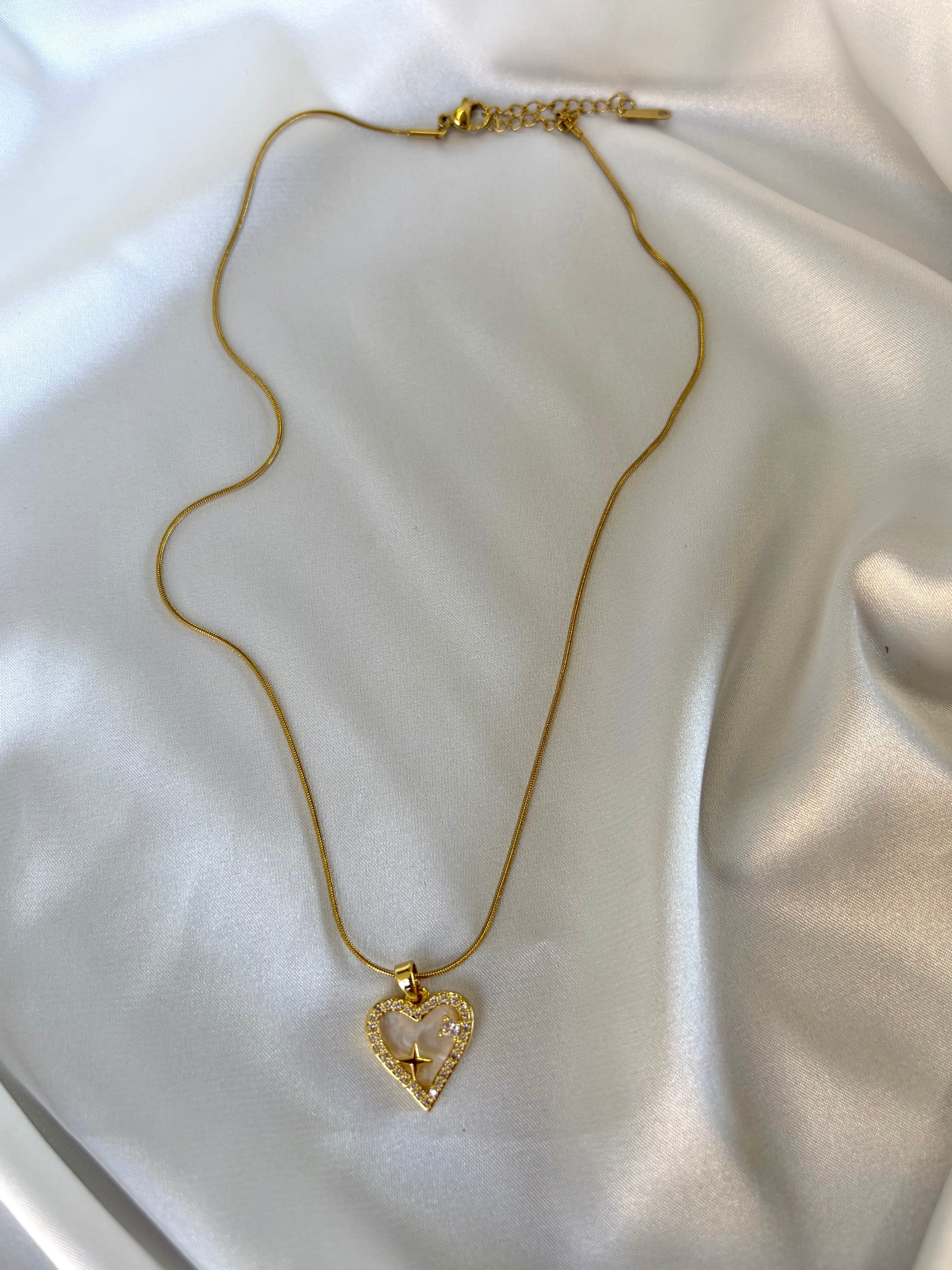 Kadın Gold Renk Taşlı Hareketli Kalp Çelik Kolye