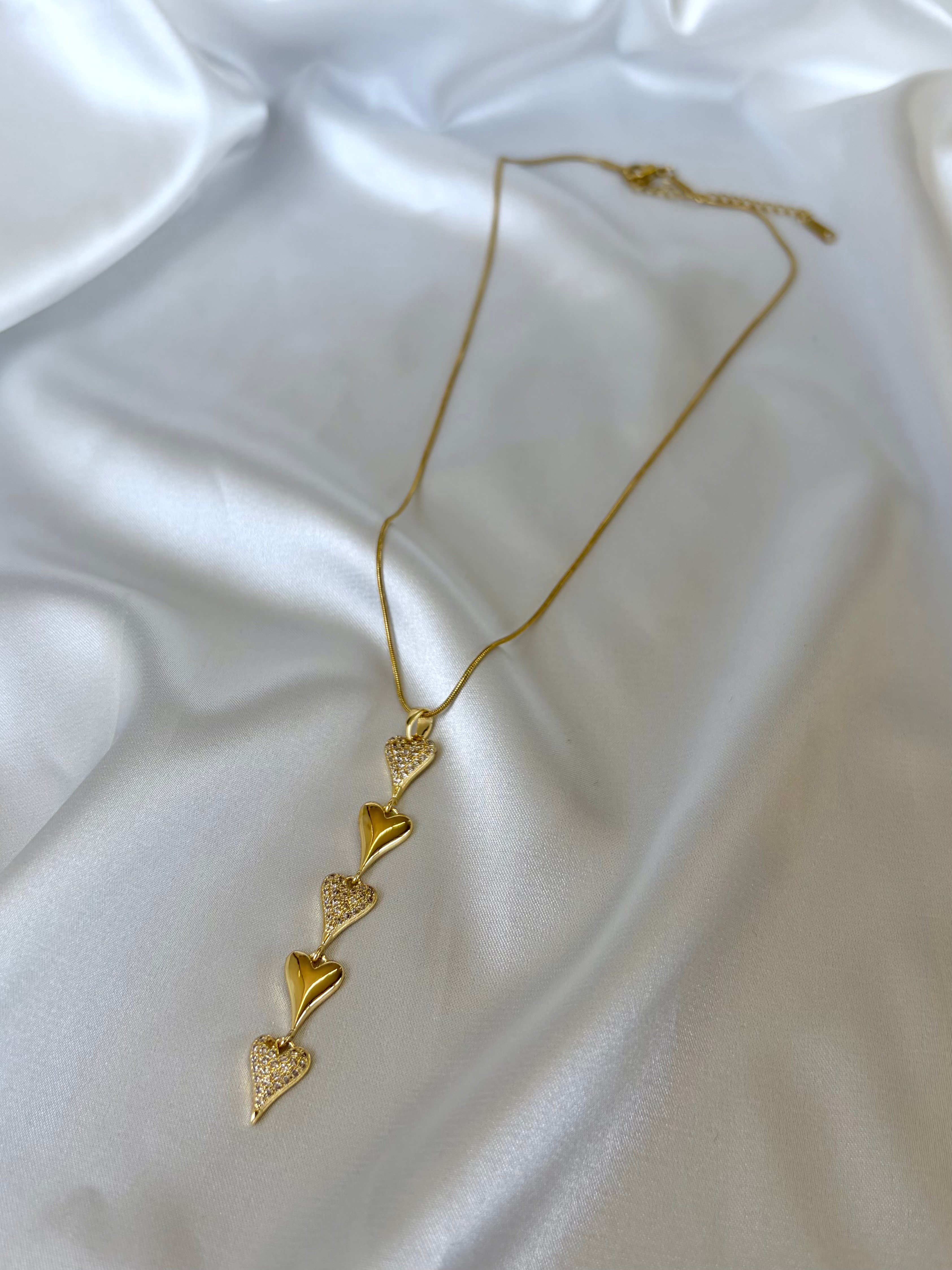 Kadın Gold Renk Taşlı Kalpli Çelik Y Kolye