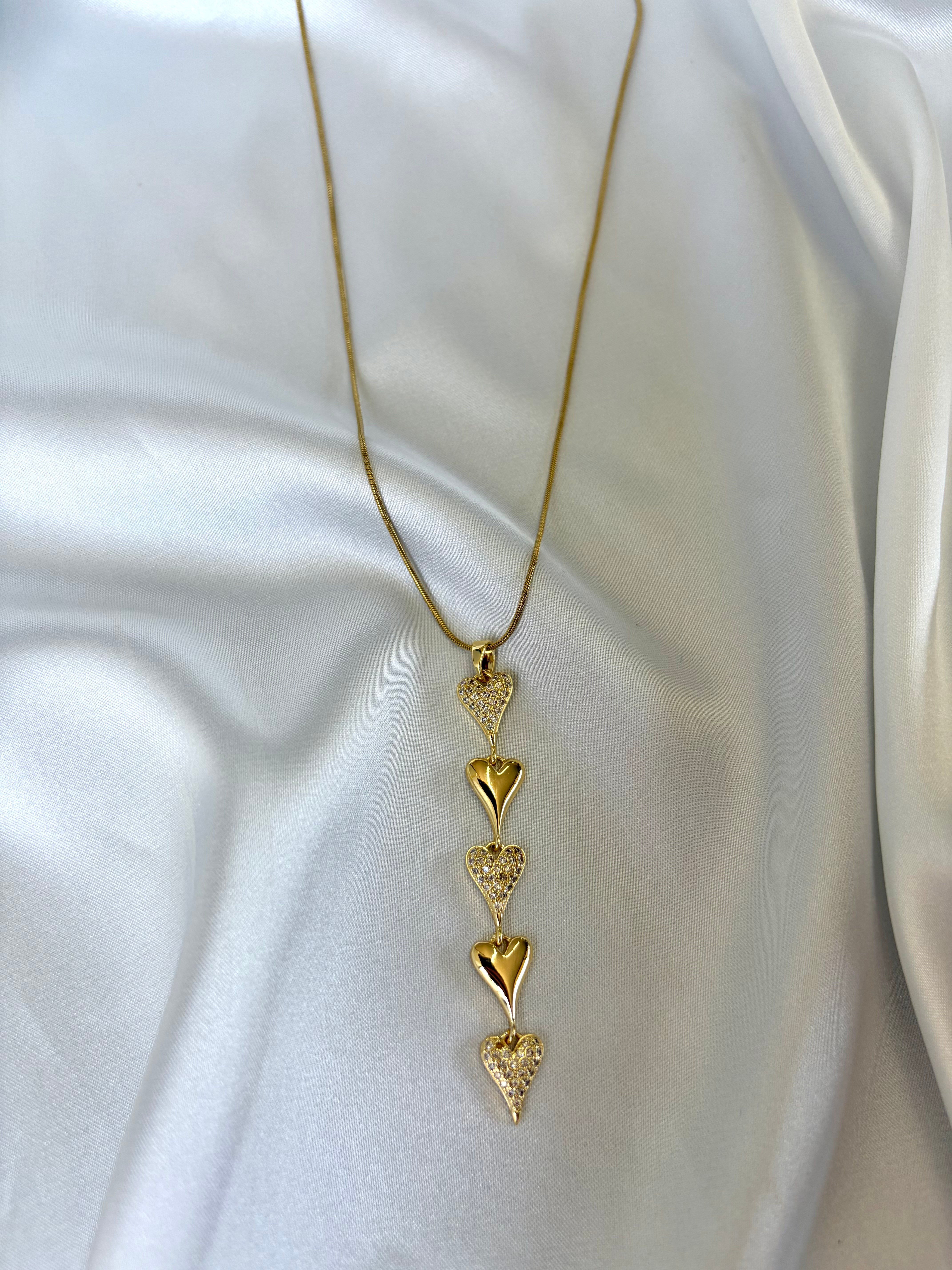Kadın Gold Renk Taşlı Kalpli Çelik Y Kolye