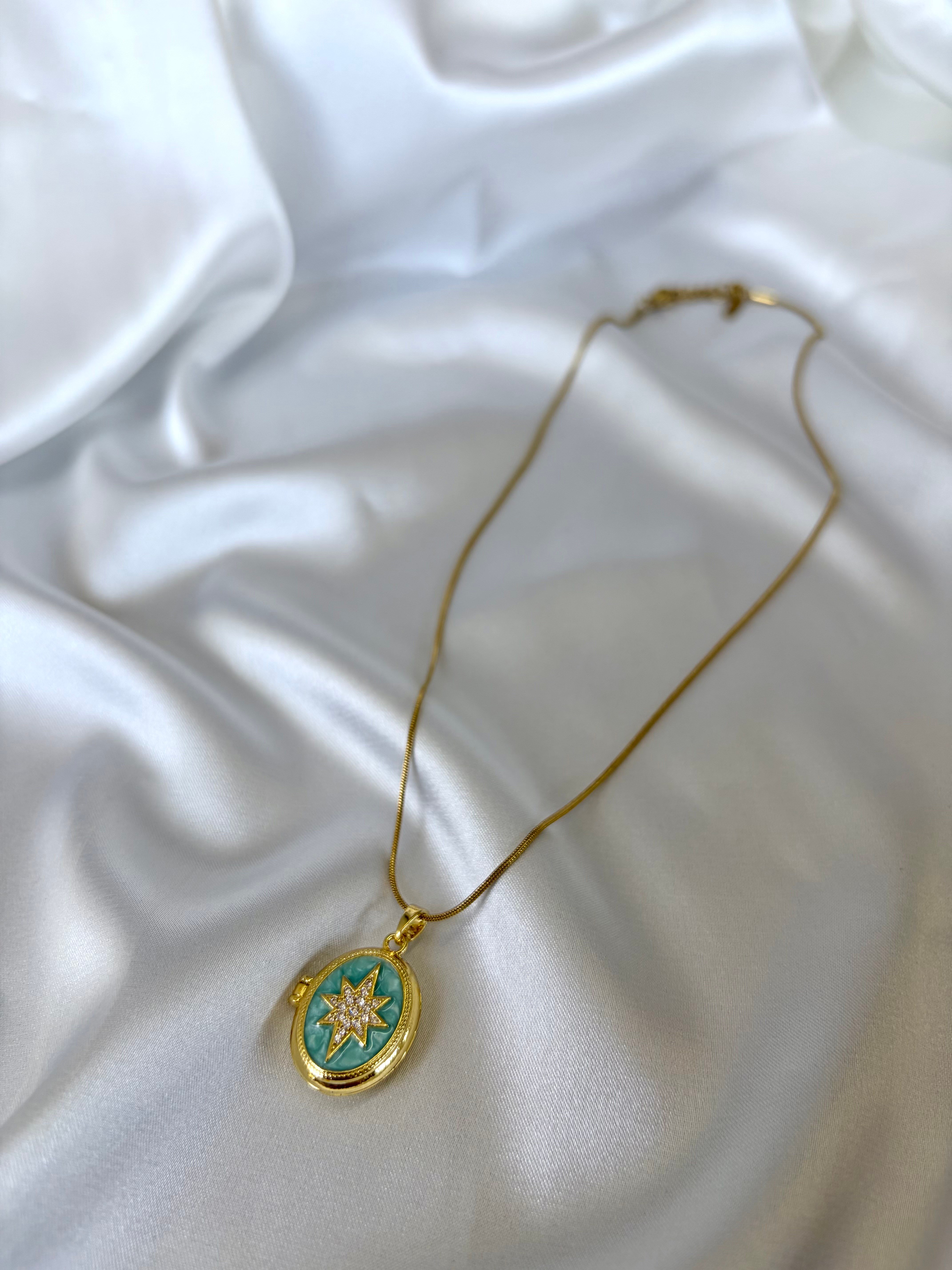 Kadın Gold Renk Taşlı Mint Yeşili Yıldızlı Çelik Kolye