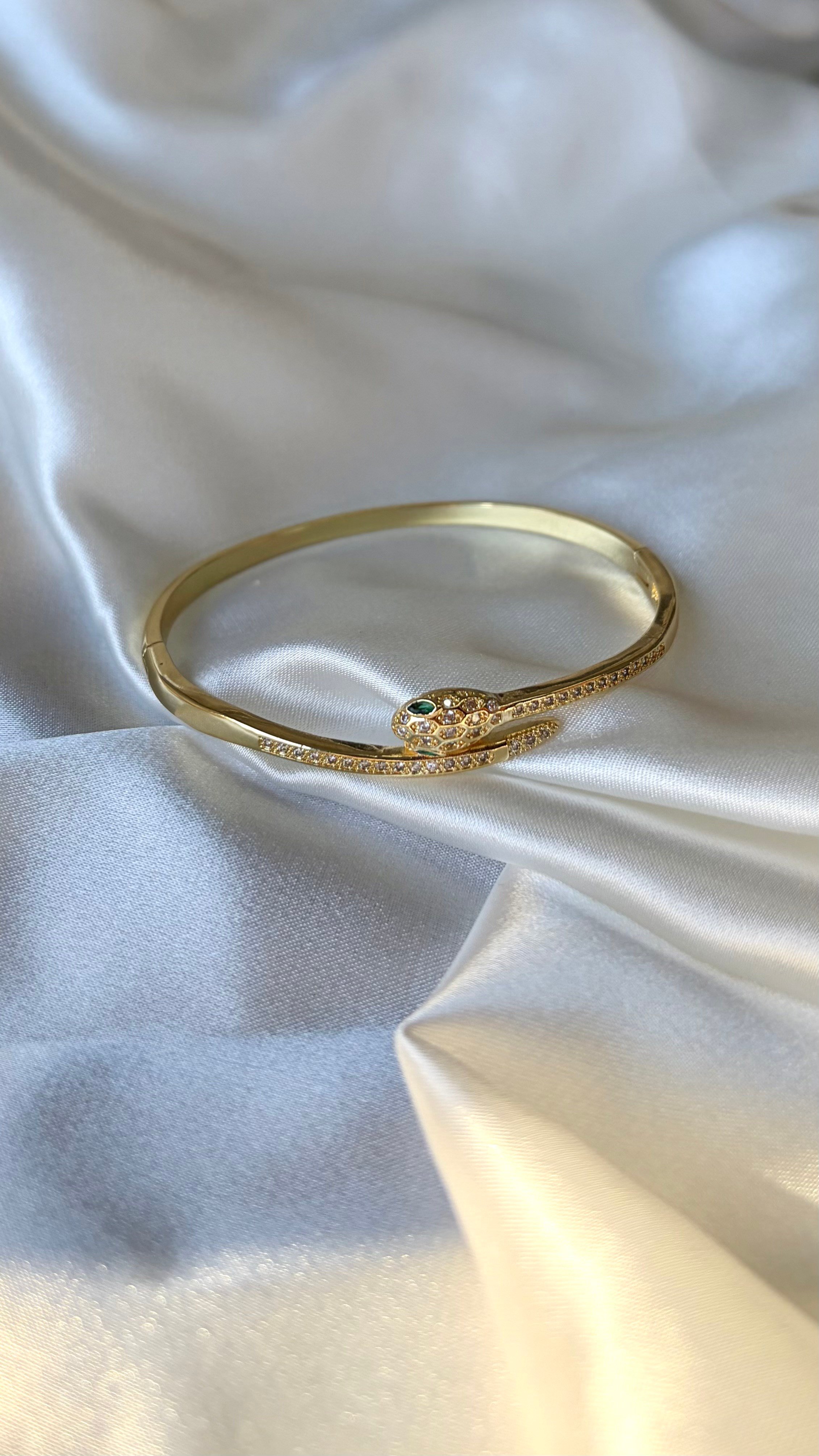 Kadın Gold Renk Taşlı Yılan Model Kelepçe Bileklik 