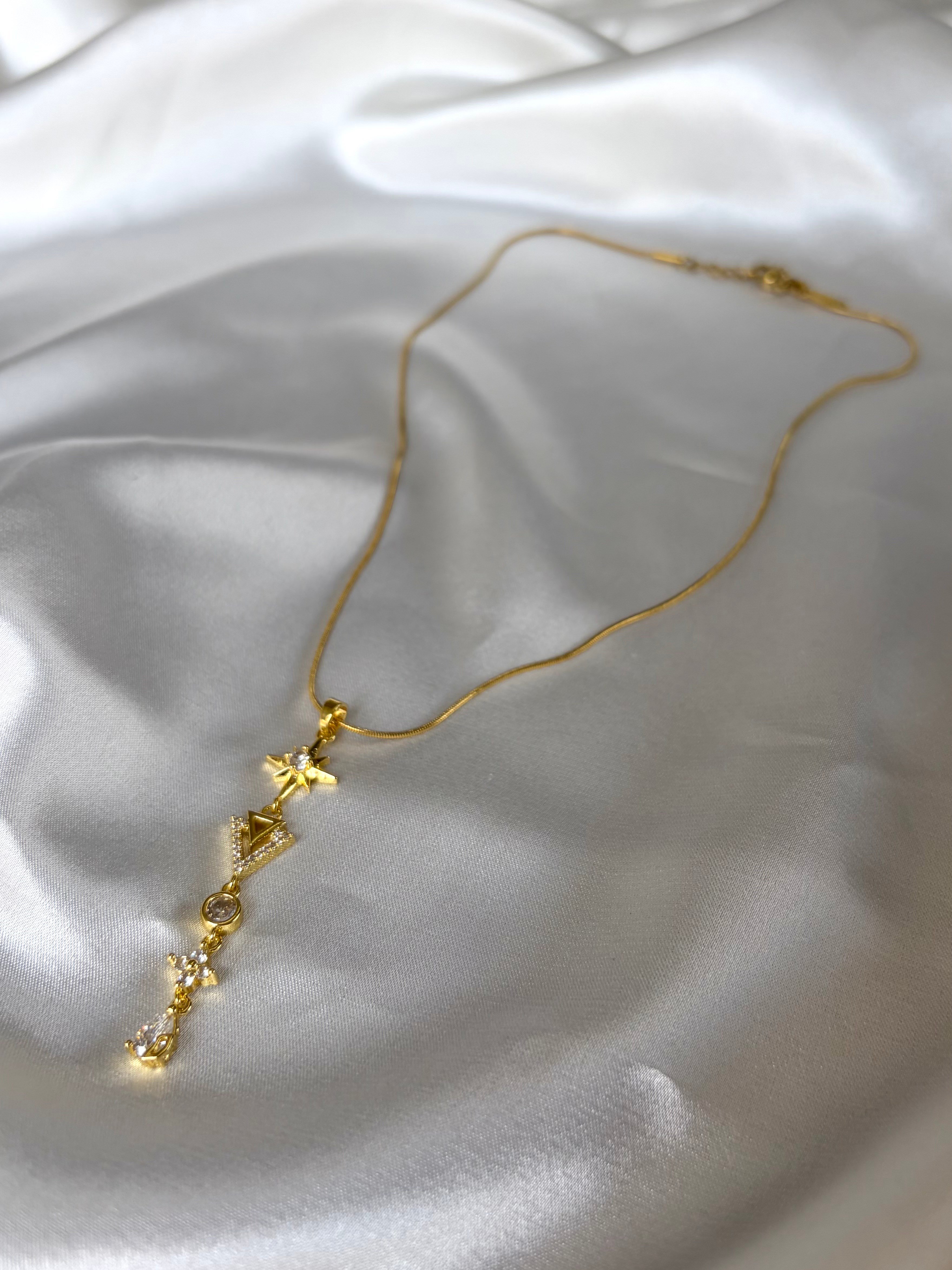 Kadın Gold Renk Taşlı Yıldız Detaylı Sallantılı Çelik Kolye