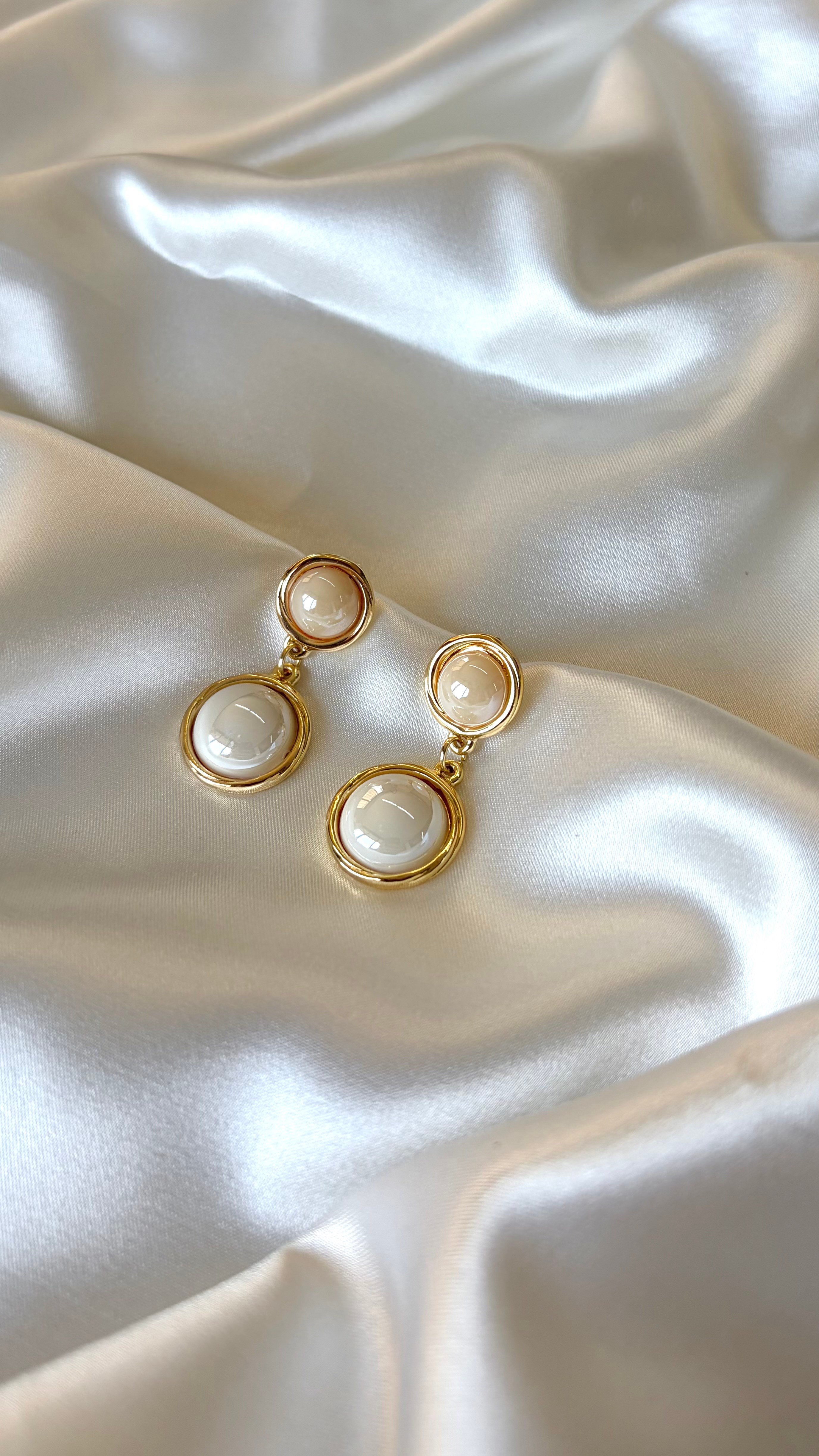 Kadın Gold Renk Taşlı Yuvarlak Sallantılı Model Küpe