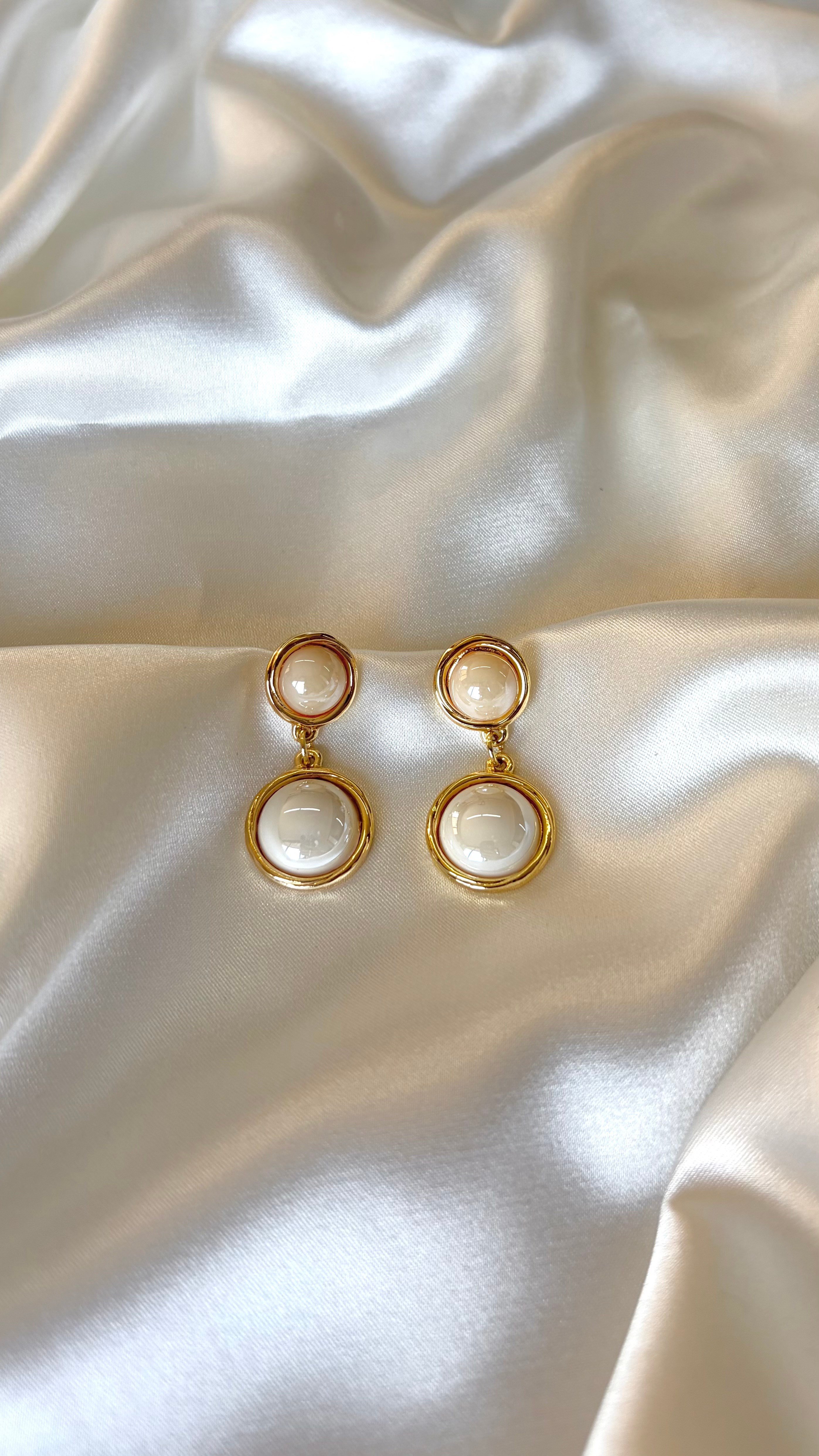 Kadın Gold Renk Taşlı Yuvarlak Sallantılı Model Küpe