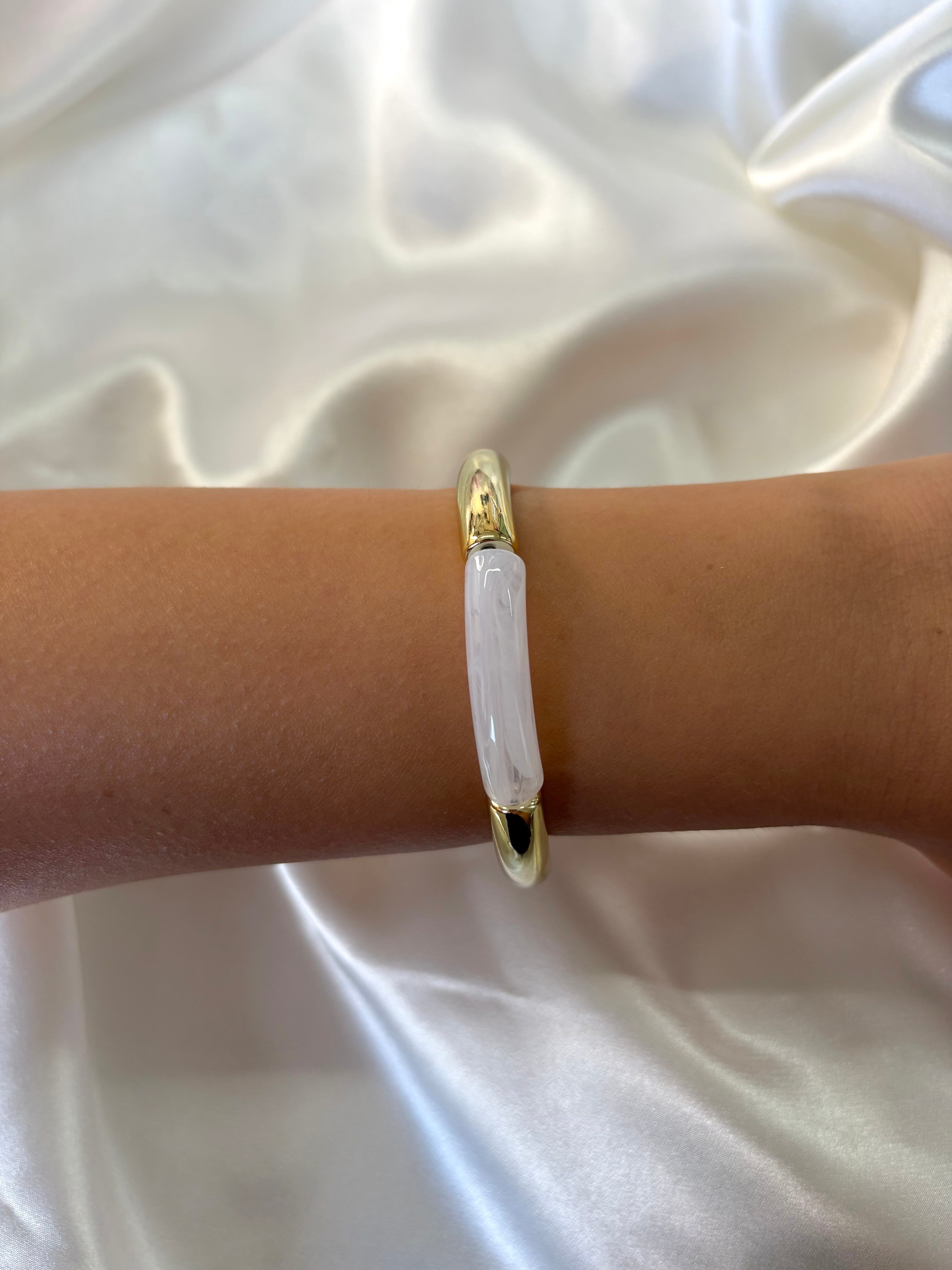 Kadın Gold ve Beyaz Renk Elastik Bileklik