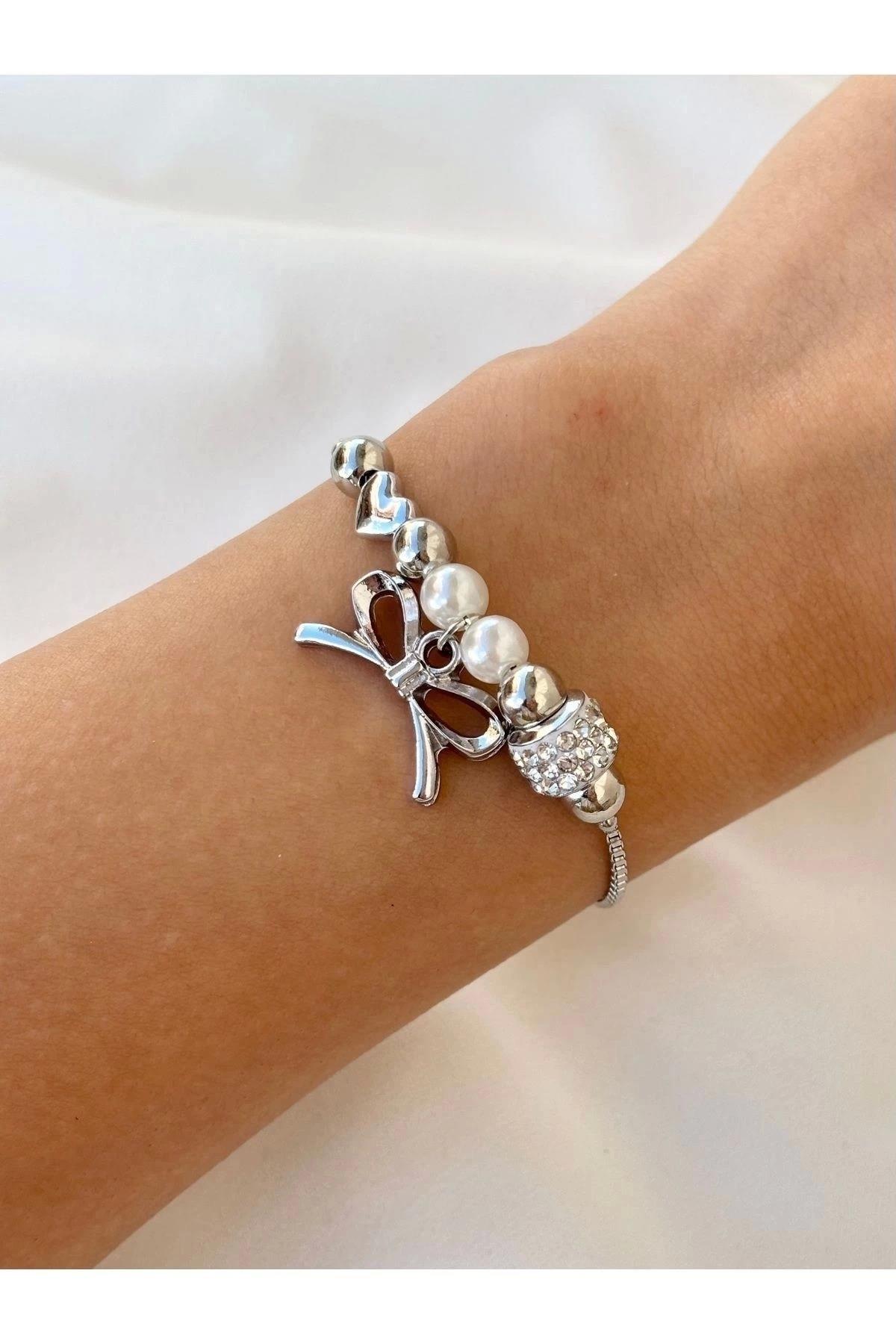 Kadın Gümüş Renk İnci Fiyonk Çoklu Charm Bileklik
