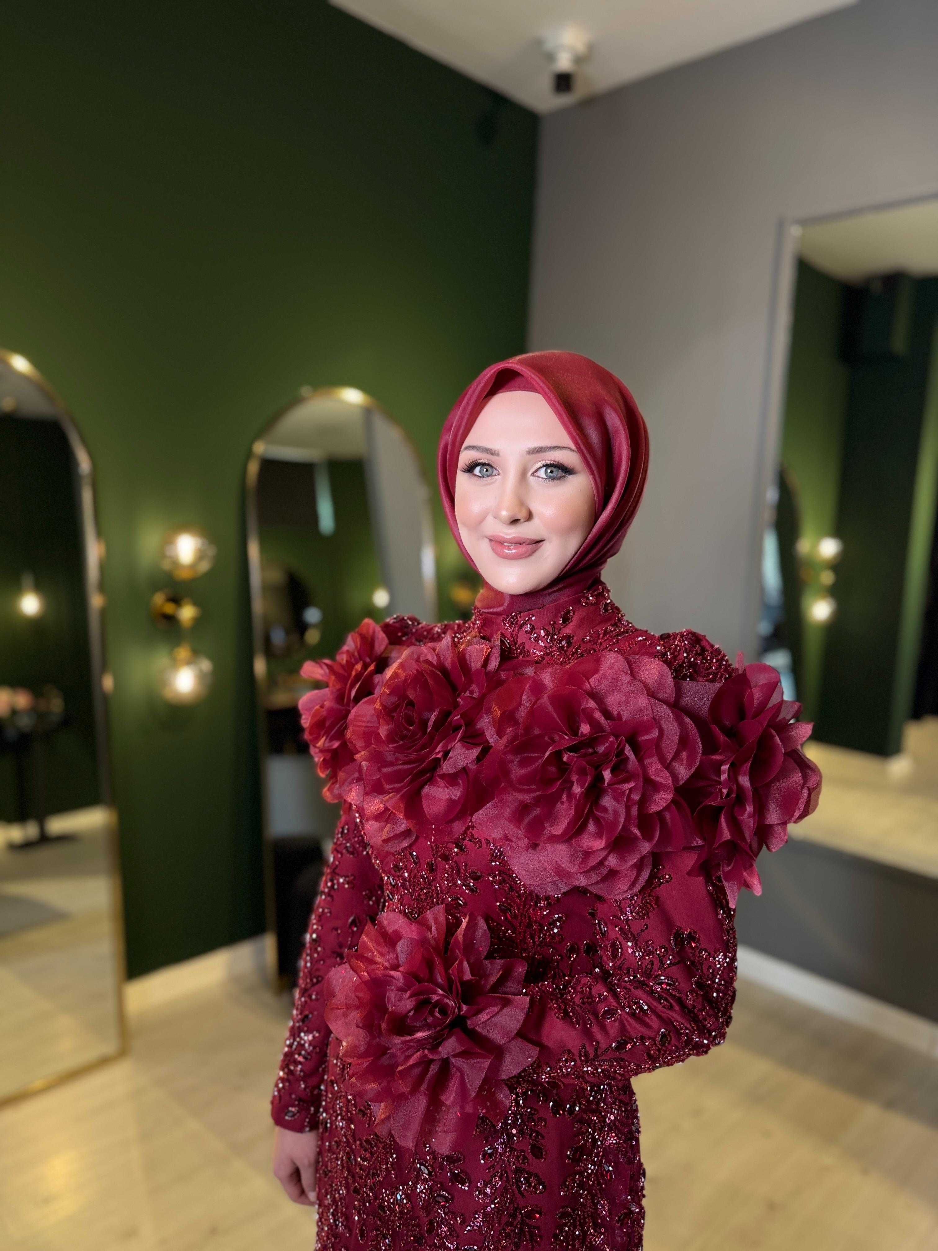 Claret Rose Çiçek Detaylı Elbisemiz 