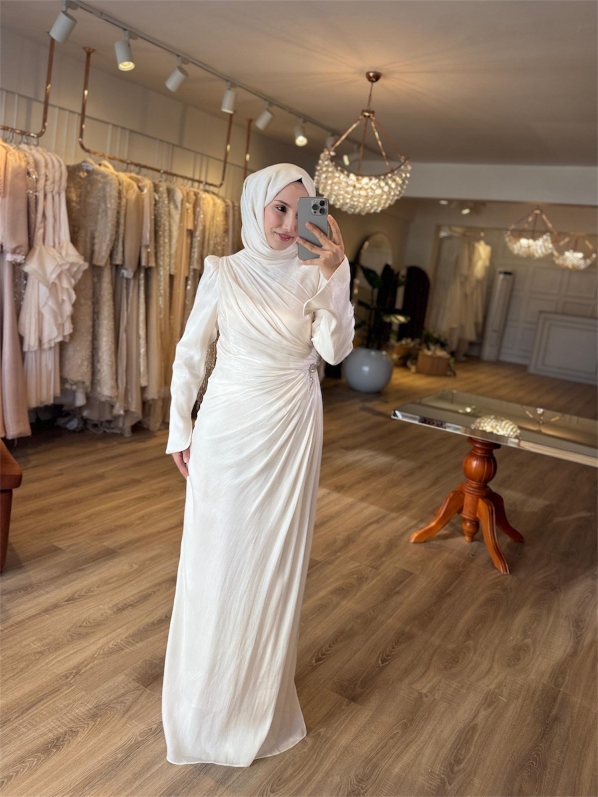 Mery Krem Taş Detaylı Elbise 