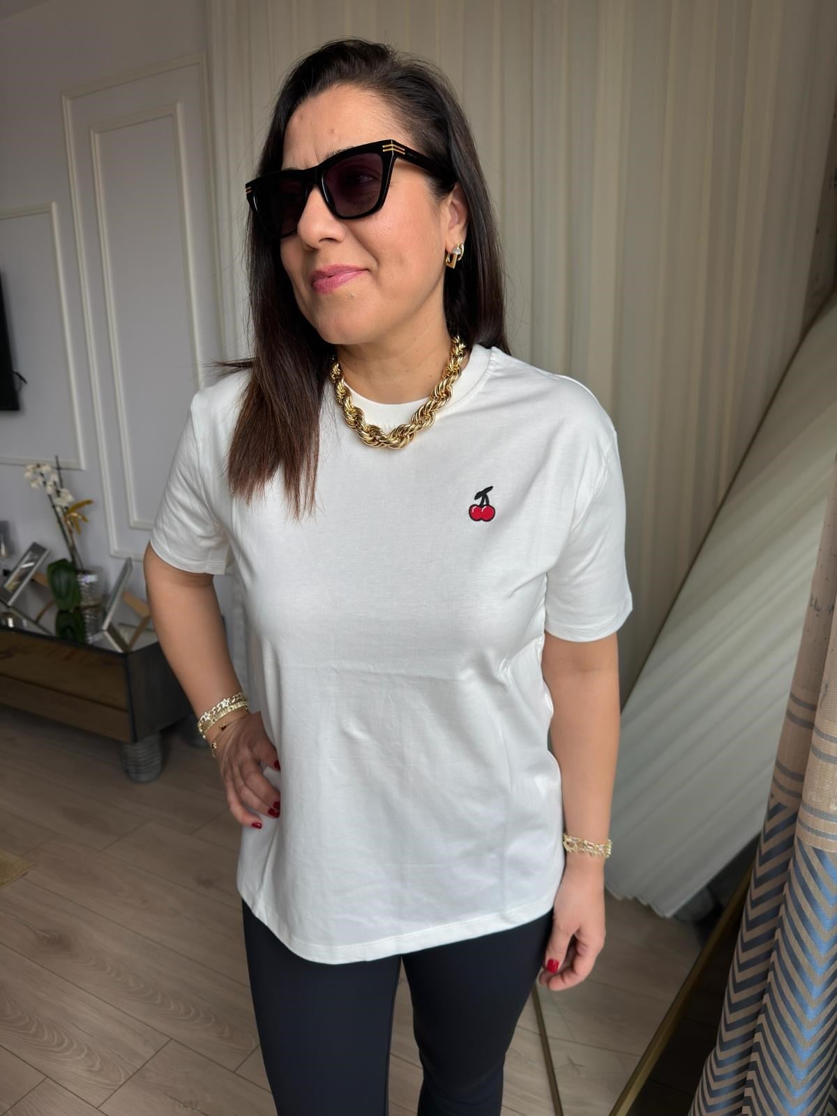 Bisiklet Yaka  Kiraz Nakışlı Pamuklu T-Shirt Sarı