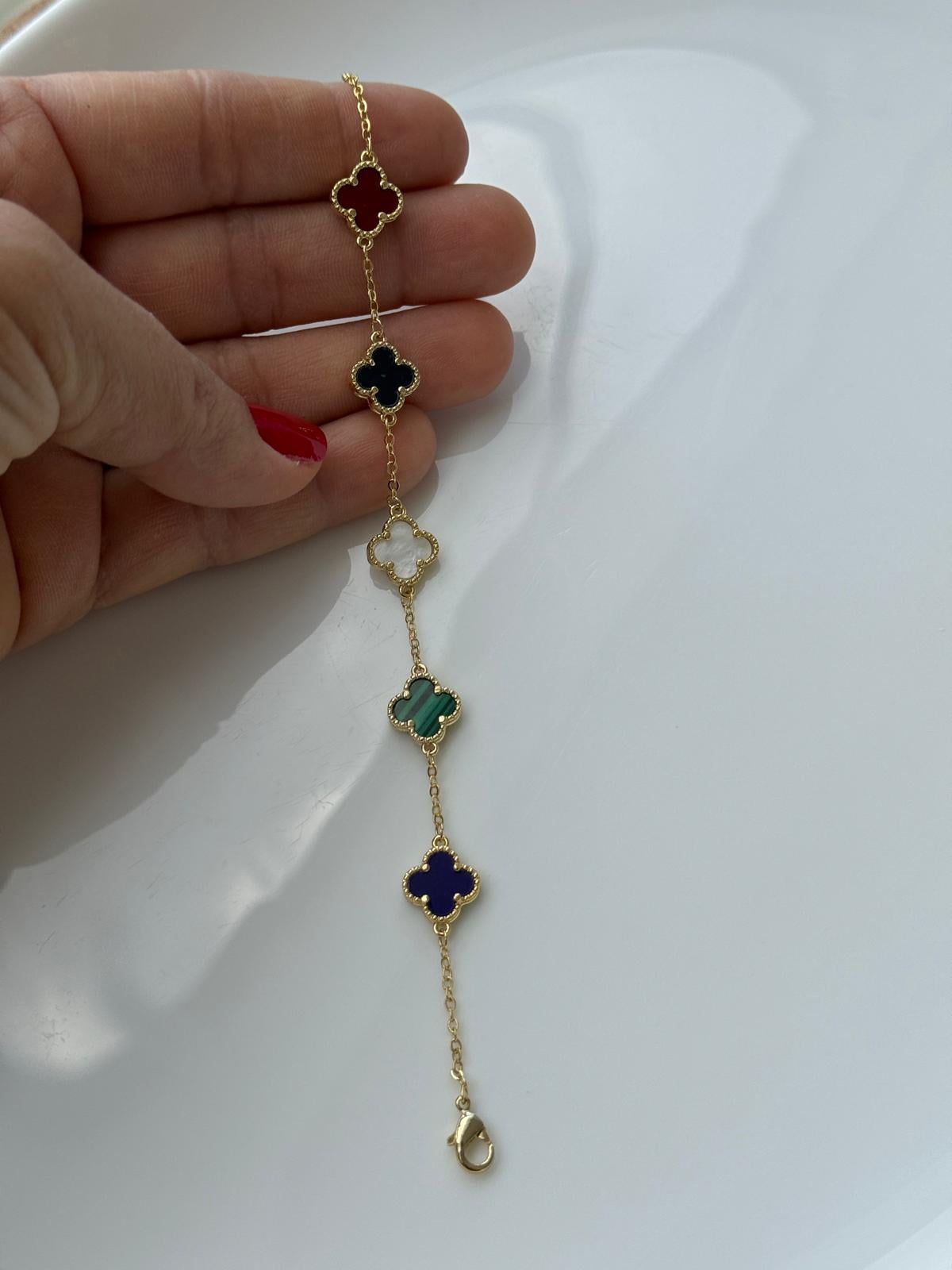 Çelik Renkli Yonca Bileklik