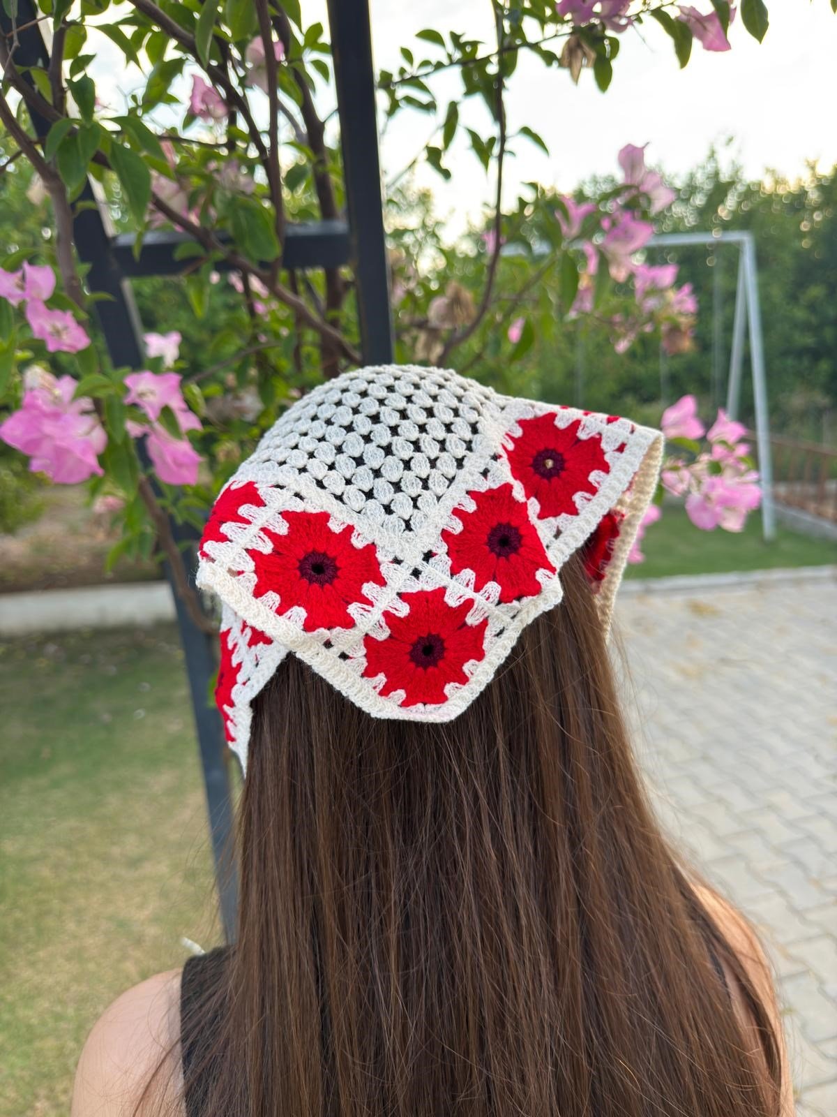 Kırmızı Motifli Ekru  Üçgen İpli Bandana