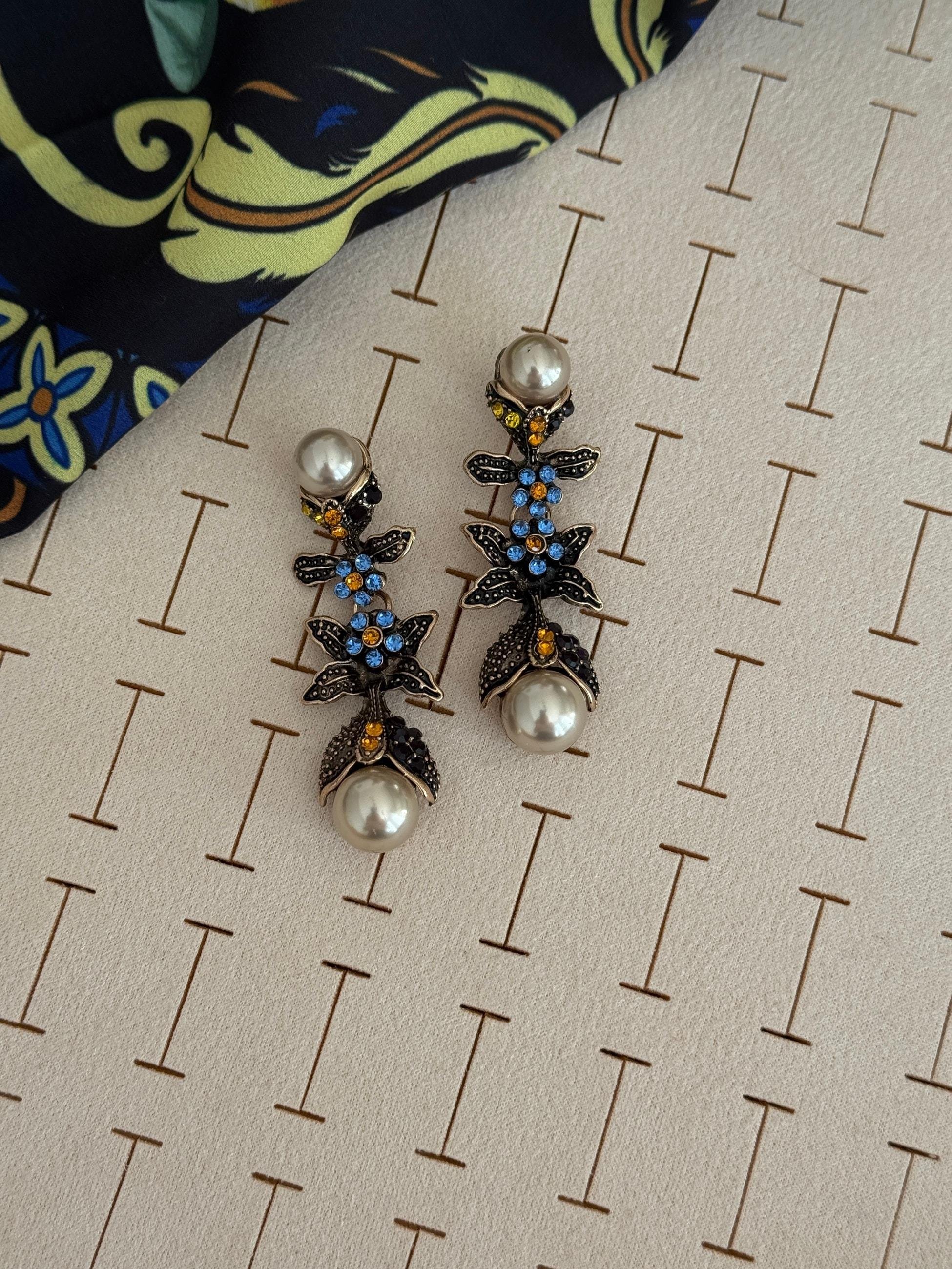 Özel Seri Gold Kenarlı İnci Sallantılı Vintage Küpe