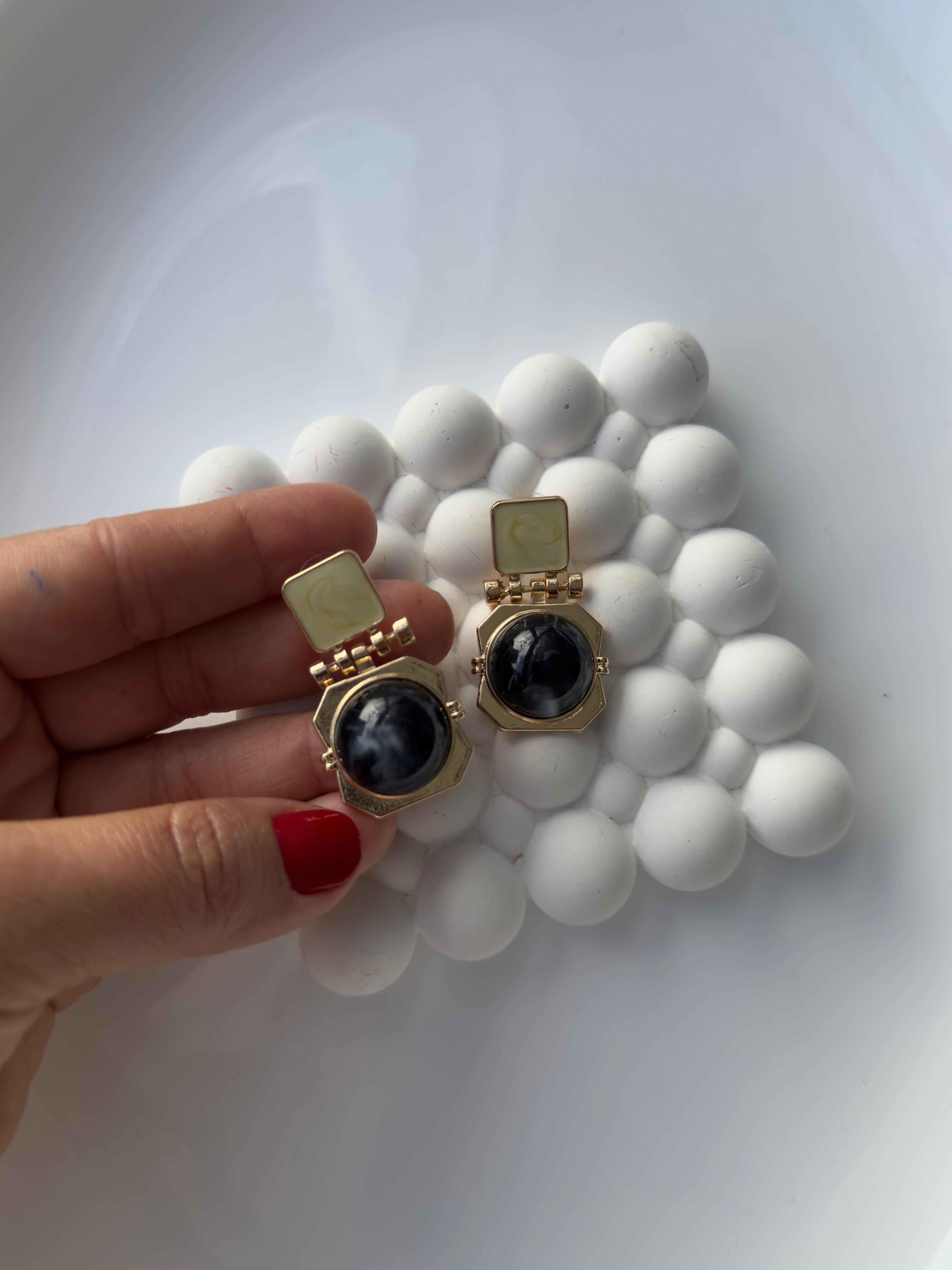 Özel Seri Soft Yeşli Mineli Siyah Taşlı Kare Model Küpe