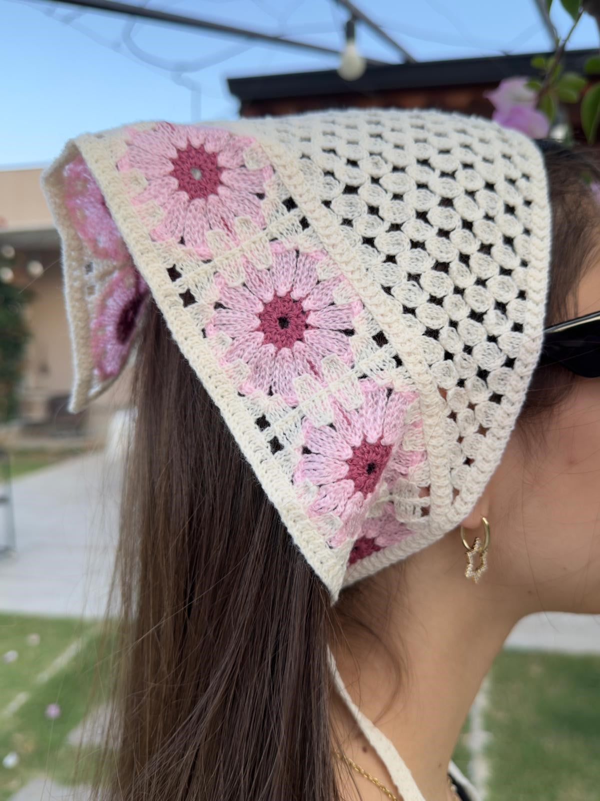 Pembe Motifli Ekru  Üçgen İpli Bandana