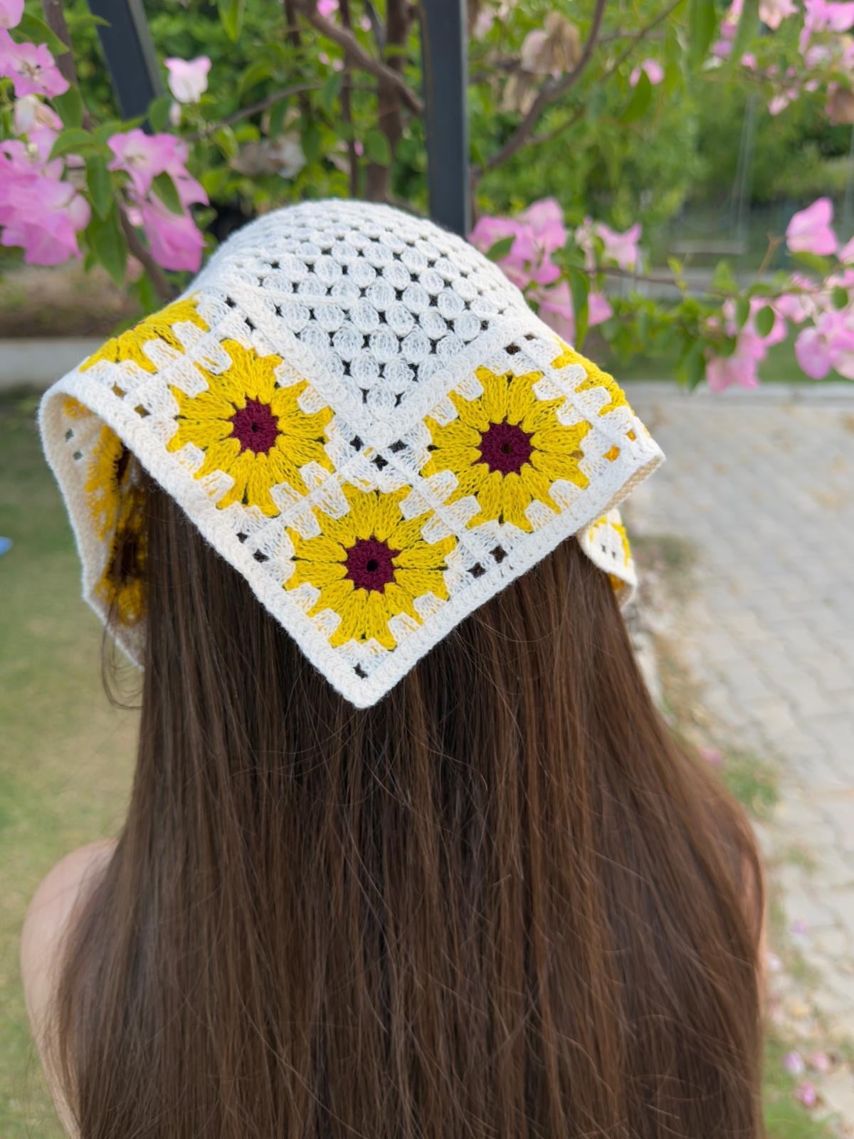 Sarı Motifli Ekru  Üçgen İpli Bandana