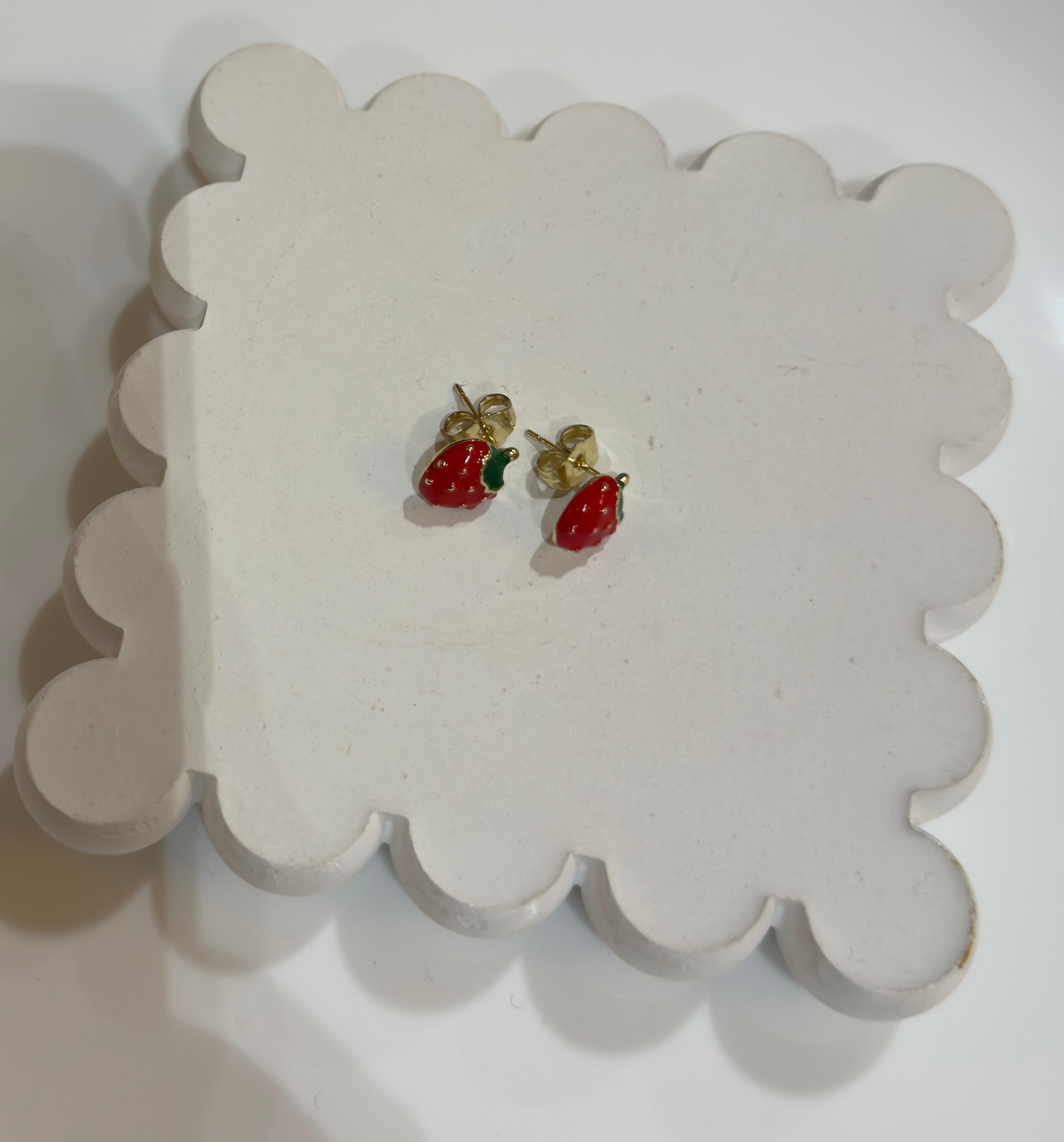 Vip 14k Arkası Vidalı Kırmızı Çilek Küpe