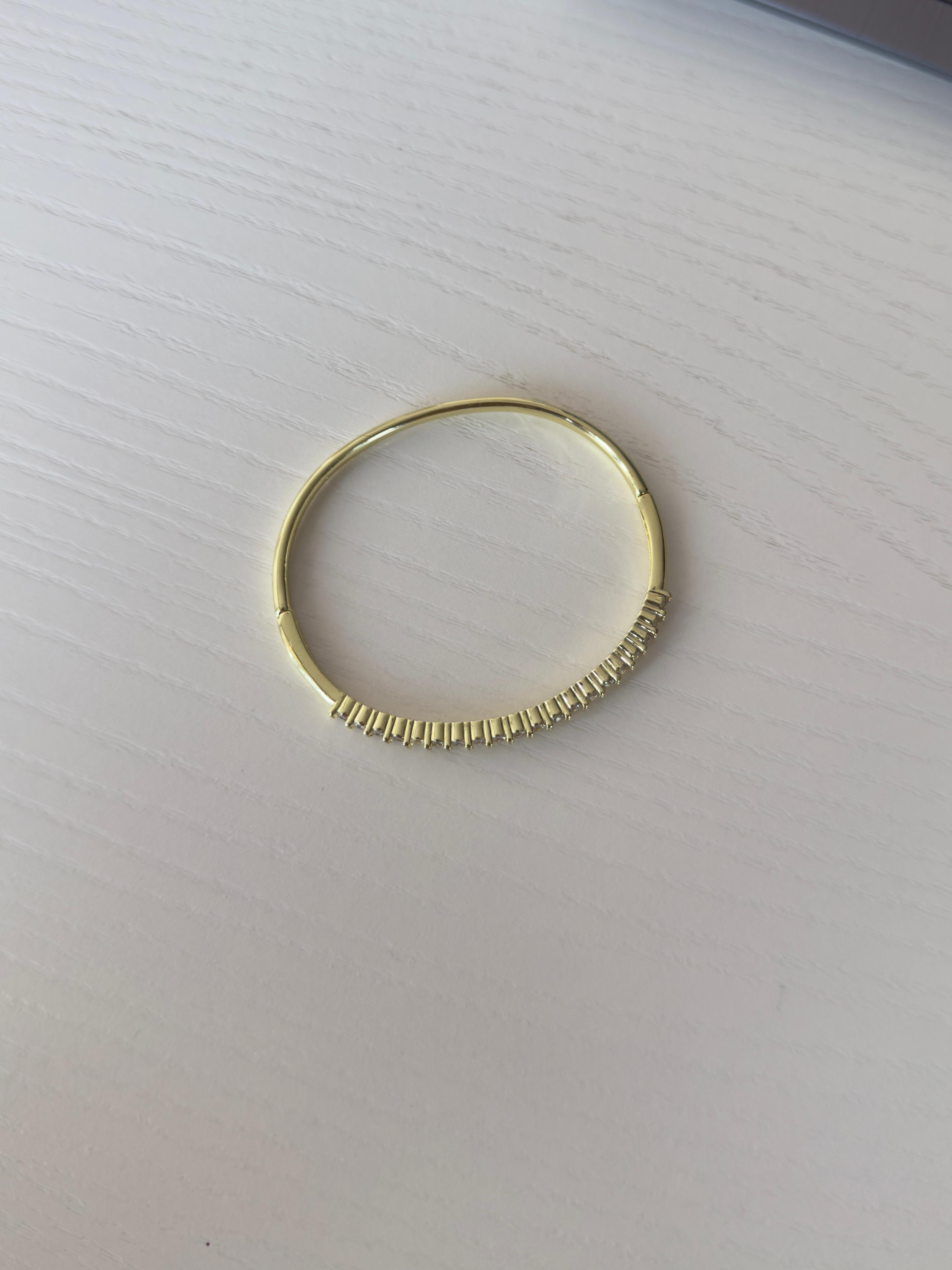 Vip 14k Tek Sıra Taşlı Kelepçe Bileklik 