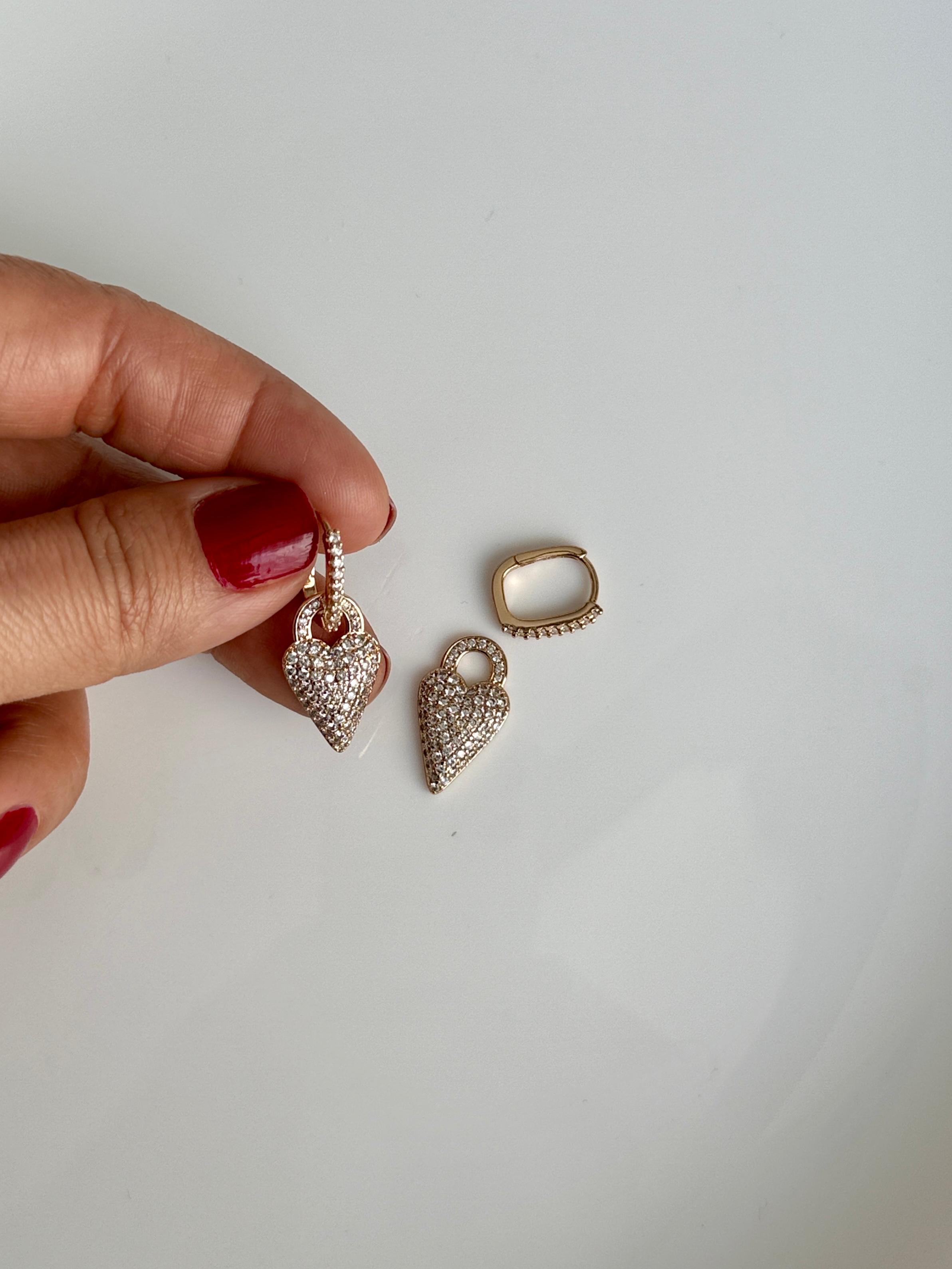 Vip 18k Zirkon Taşlı Kalp Charmlı Küpe