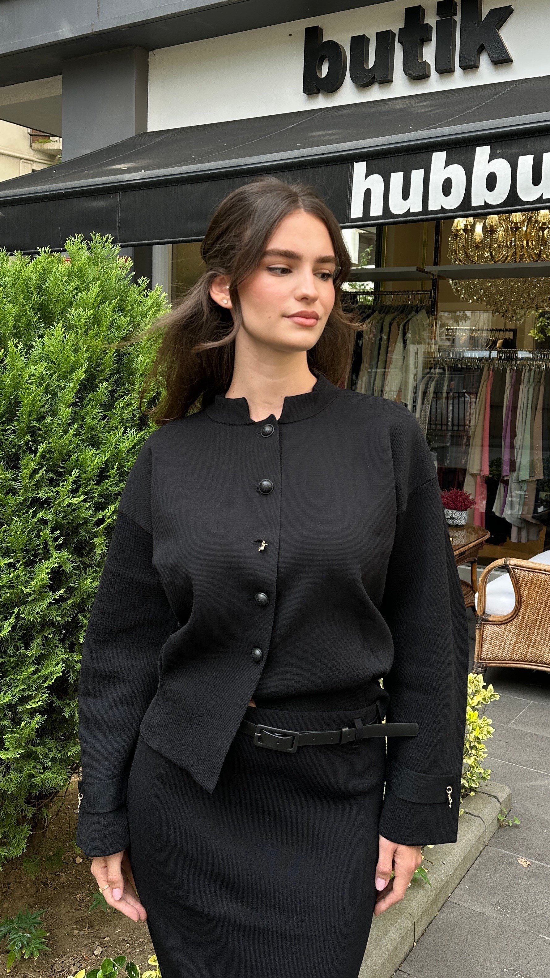 Aksesuar Detaylı Geniş Manşetli Ceket