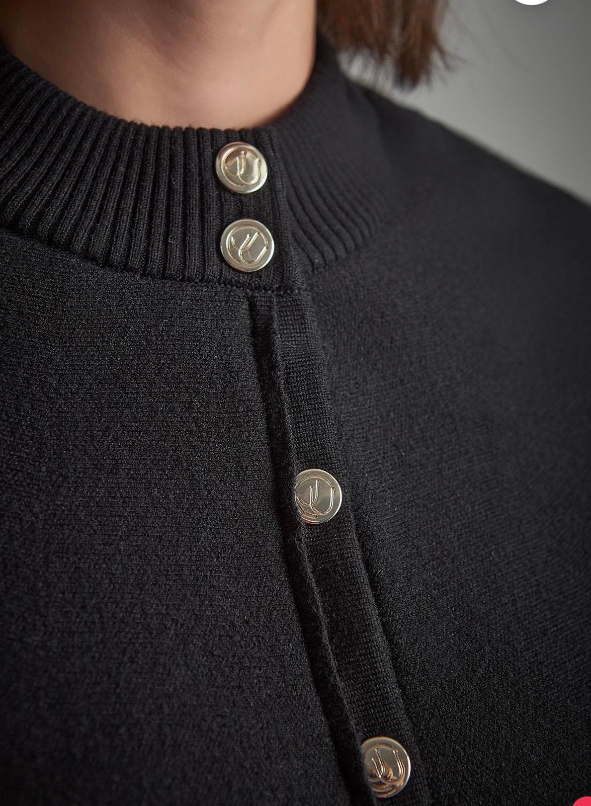 Pelerin Detaylı Triko Ceket