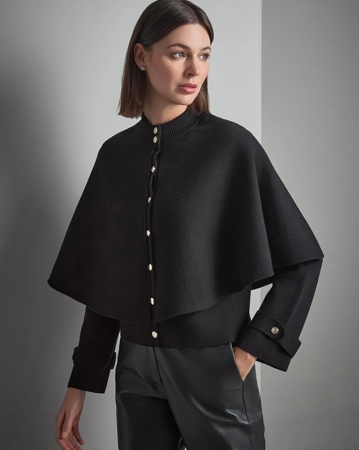 Pelerin Detaylı Triko Ceket